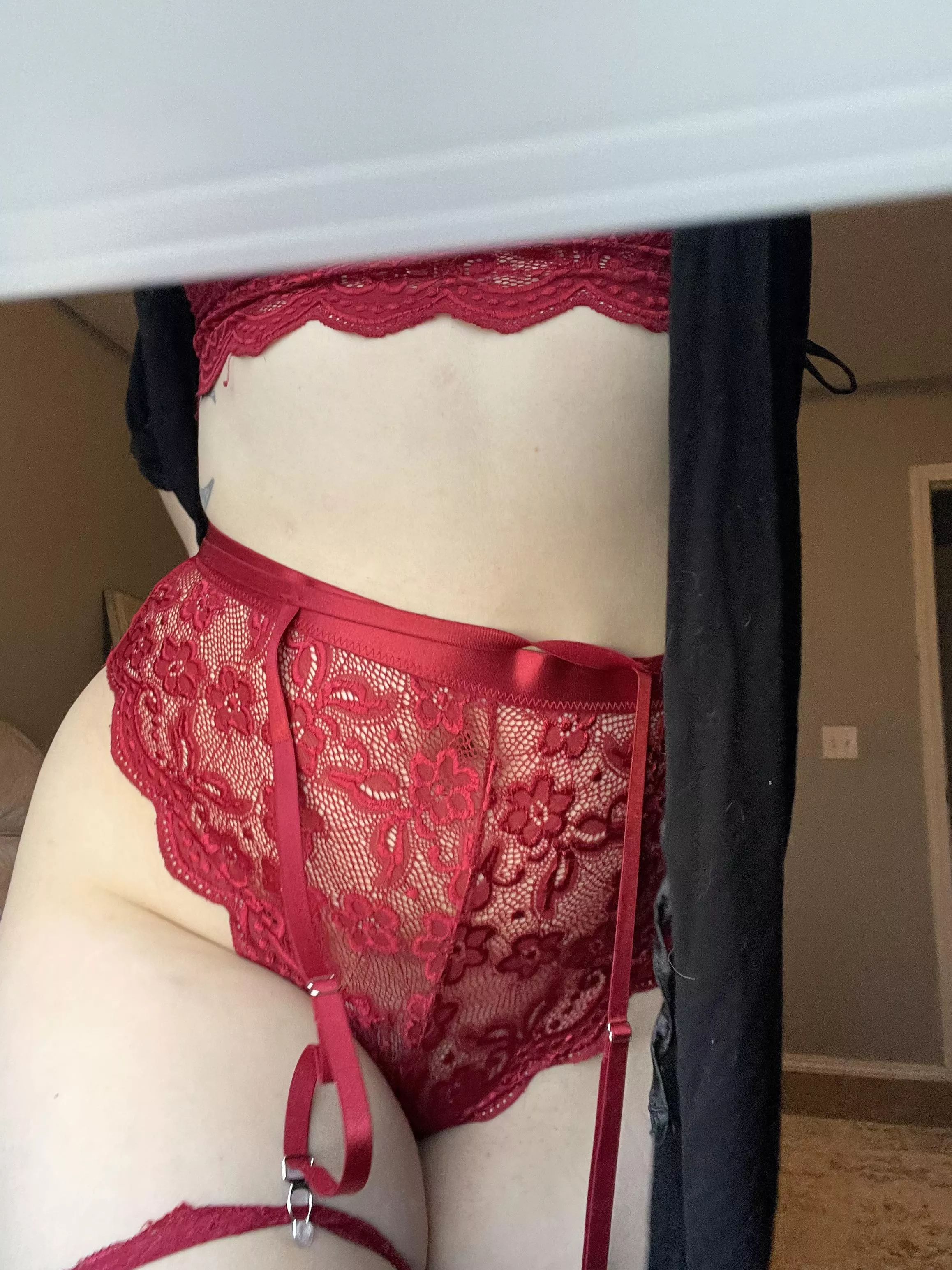 Iâ€™ve got the camera propped up on my open window. Really hope my backyard neighbor isnâ€™t working from home today ðŸ™ˆ [f] posted by blairlemieuxxx