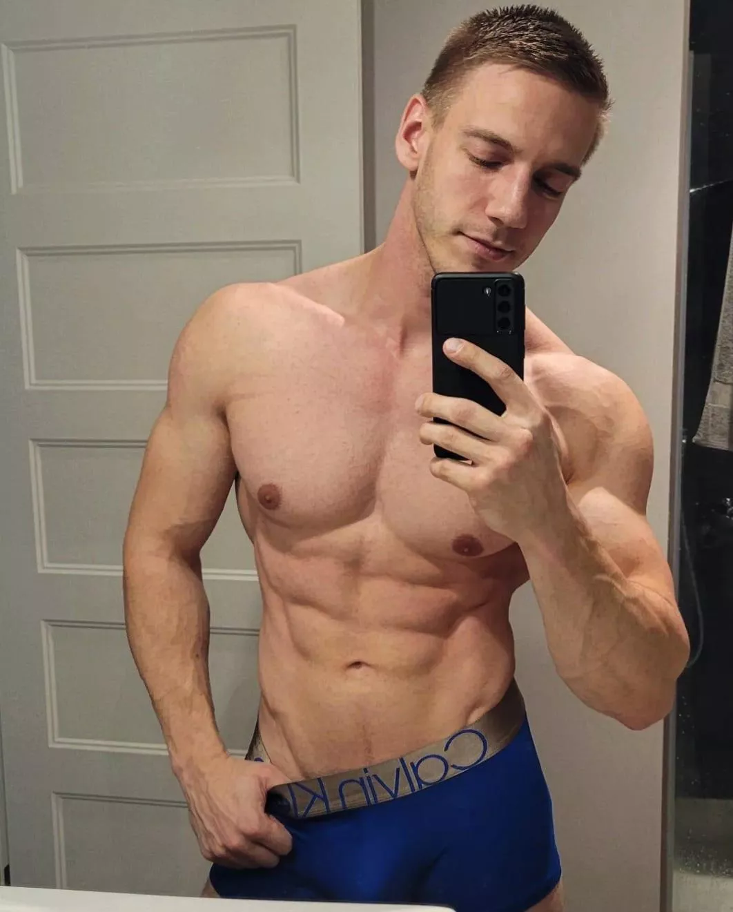 Just a quick Selfie 🥰📸 posted by John_fitness91