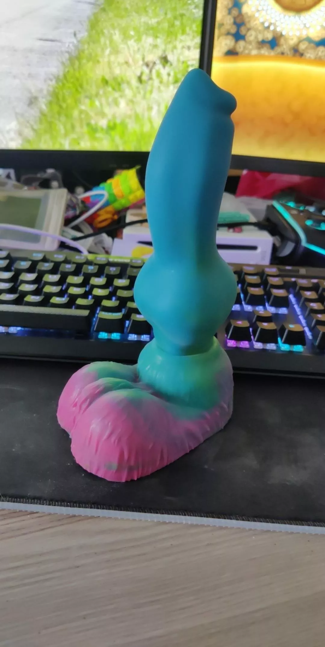 just got my new toy!!! I'm so excited to try it out posted by Rainiiru