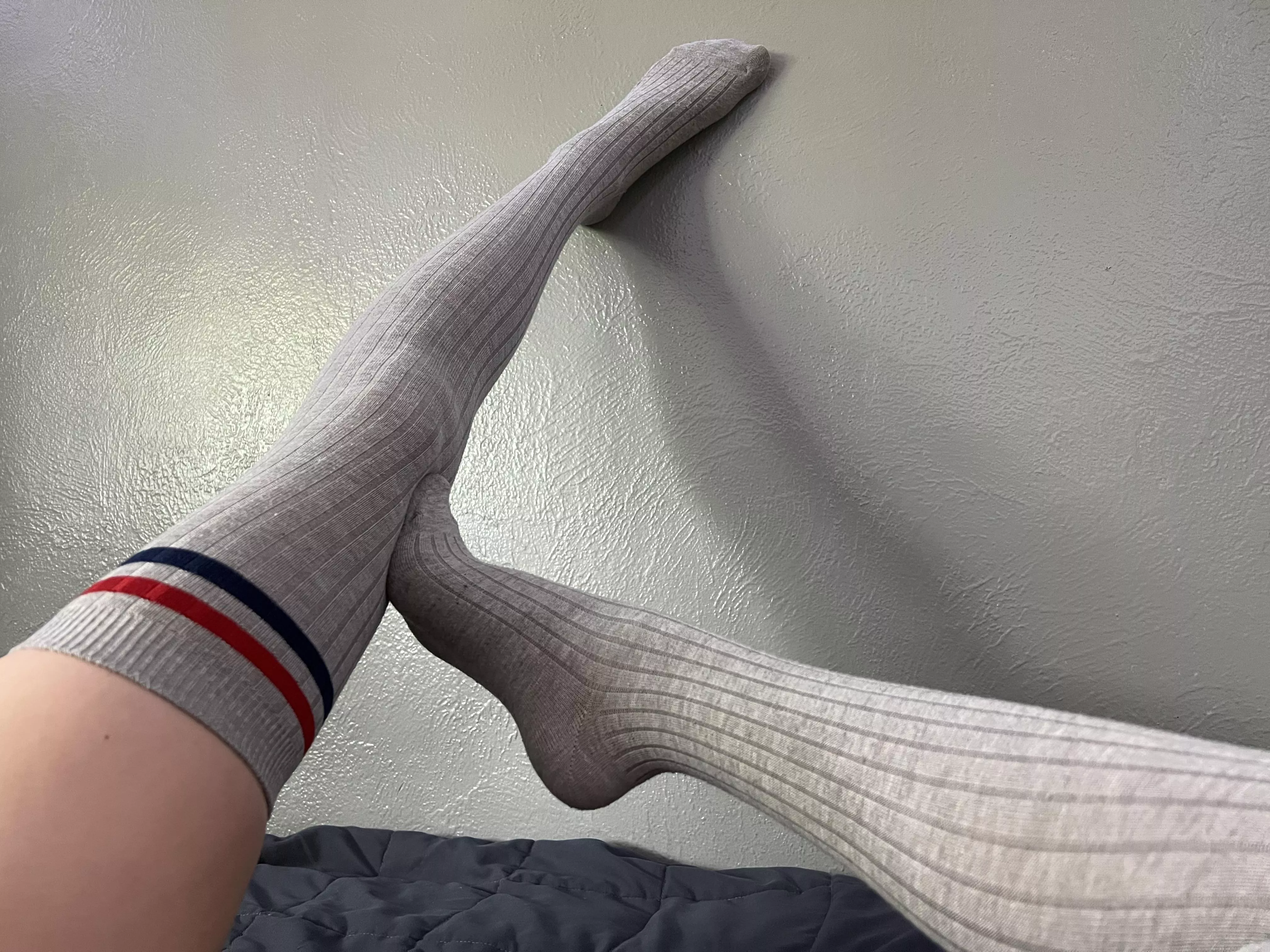 Just showing off my thigh highs💙❤️ posted by Ocean_Sweets