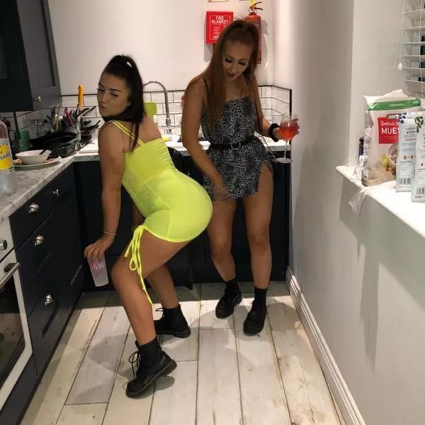 Kitchen Party posted by tbblkfbigs