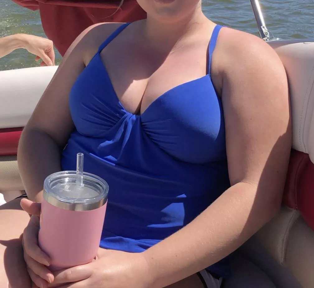 Lake cleavage posted by 96bowtie