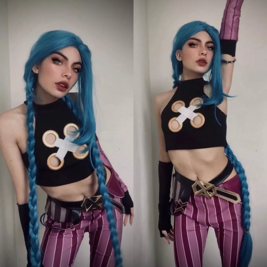 League of Legends Jinx Cosplay by @xblackkittenx_ posted by -Cosplaysky-