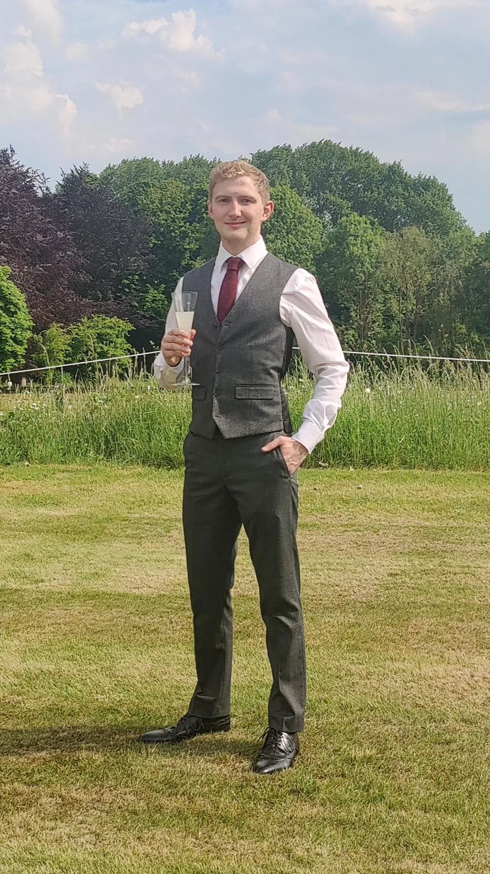 Love a sunny summer wedding, and the excuse to dress up fancy posted by Atomlad360