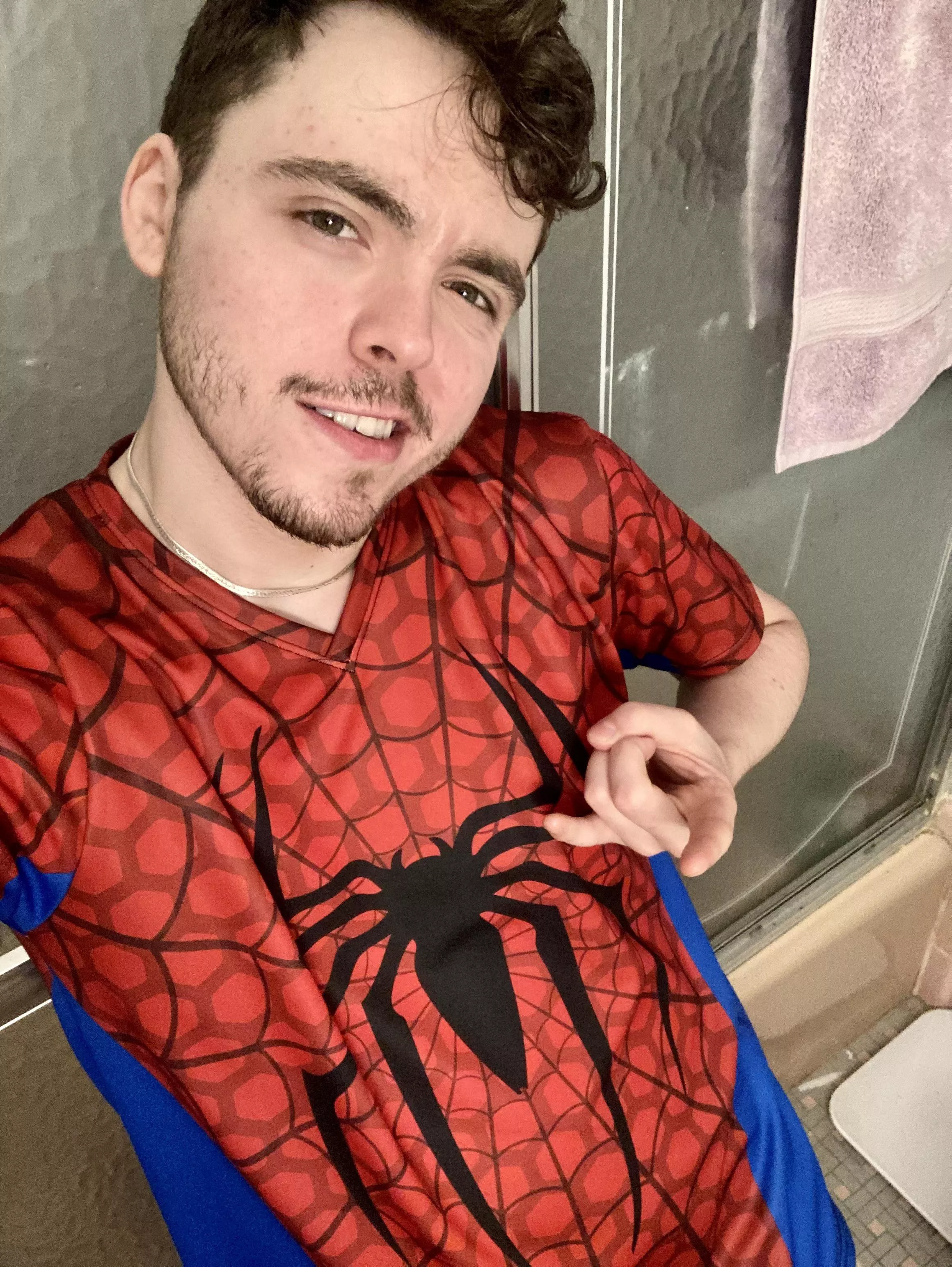 Loving my new spiderman themed bowling shirt 🕸🕷❤️ posted by cartoonmelons