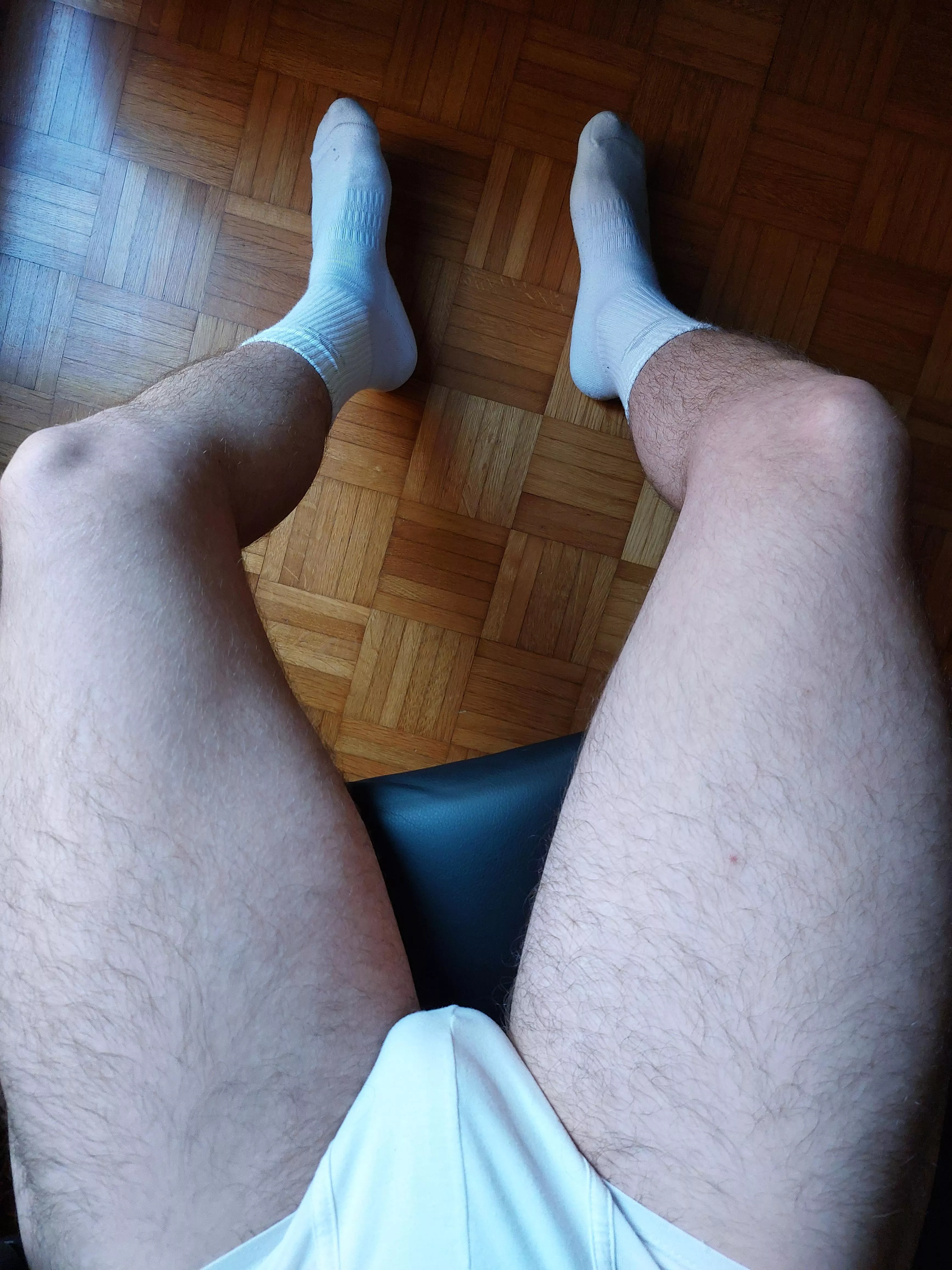 [male] white socks >> posted by m_hwk