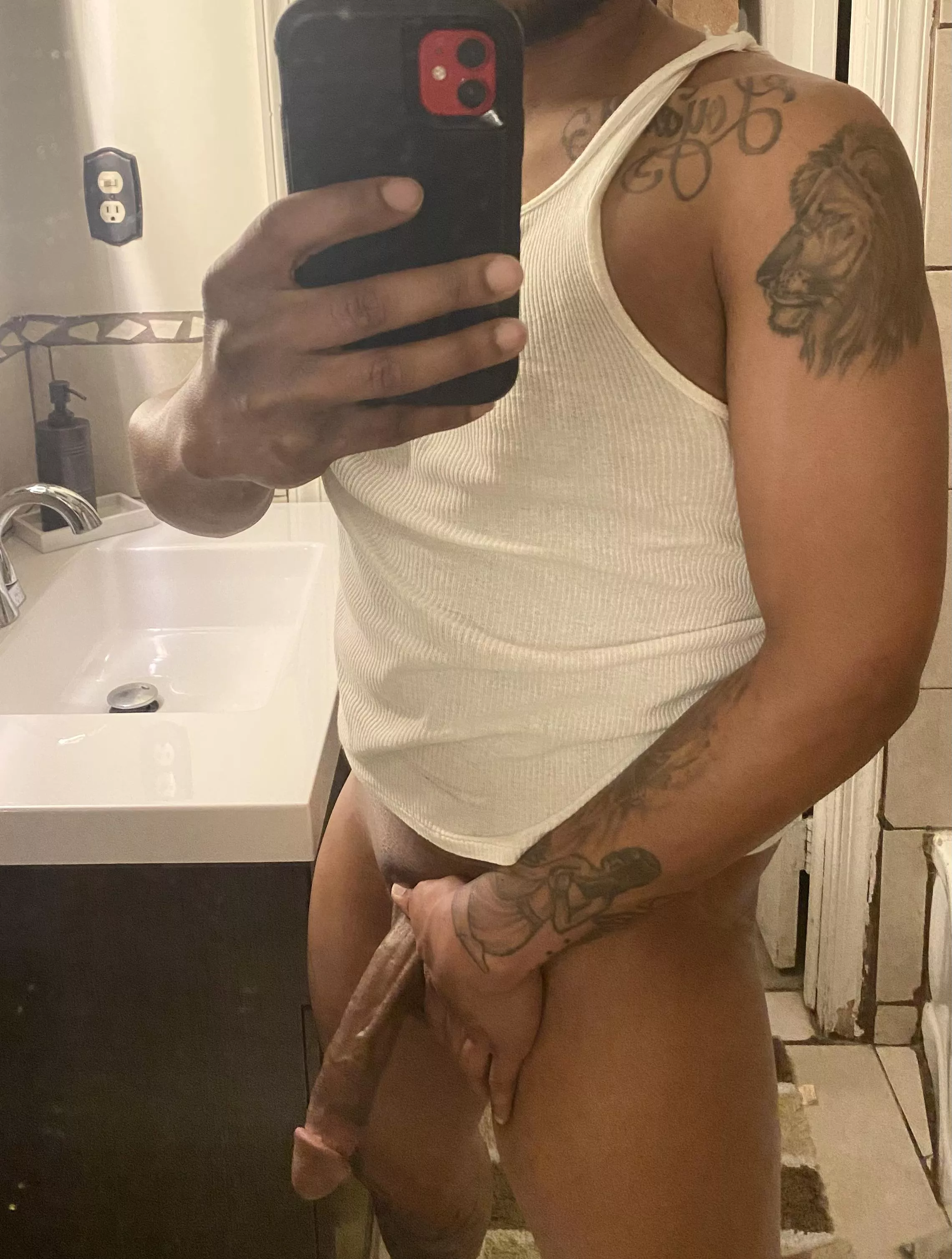 Mirror selfie tell me what you think posted by bobbybullhorn