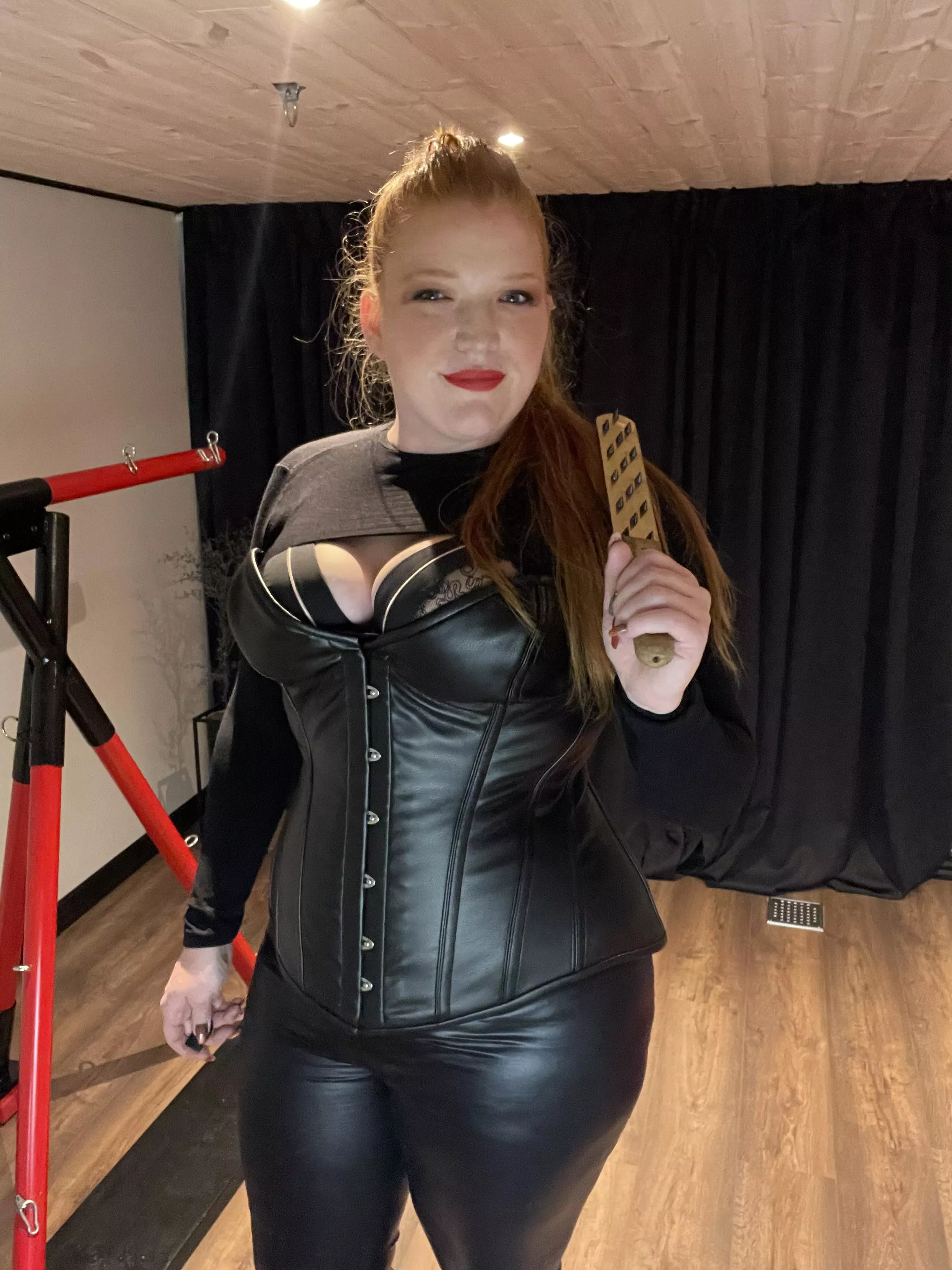 Miss Ginz posted by MistressGinz