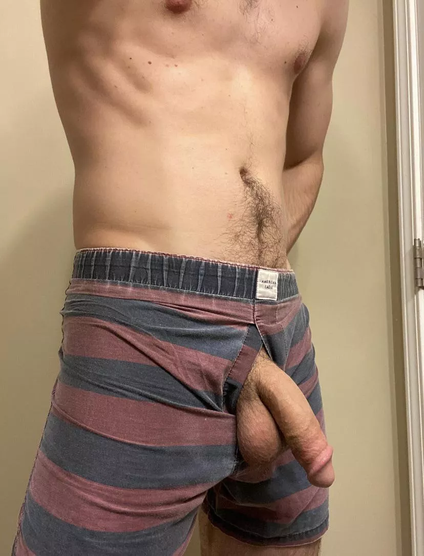 My bulge gets a lot of wandering eyes at the gym posted by osah3