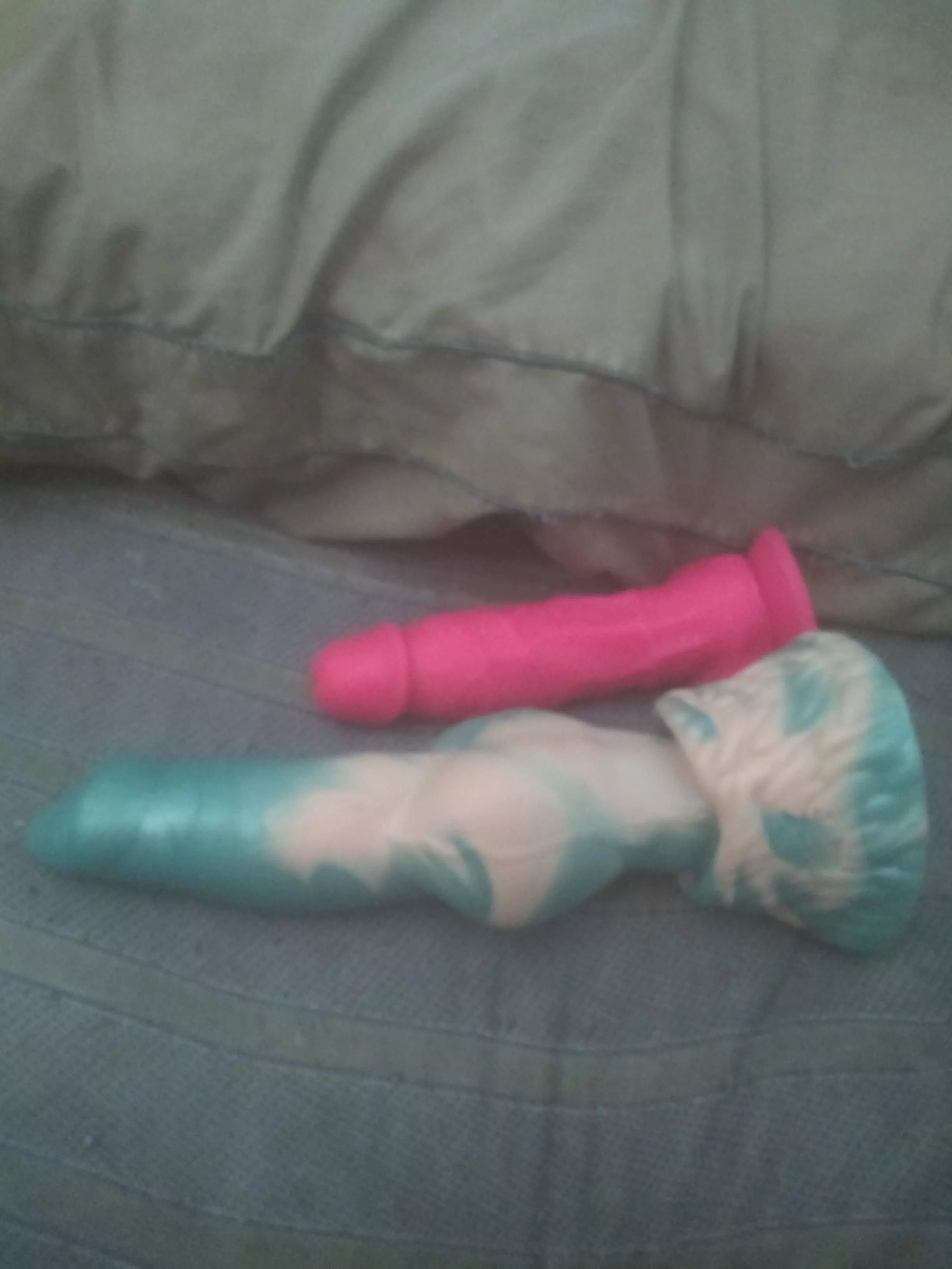 my first bad dragon (ITS SO MUCH BIGGER THEN I THOUGHT IT WOULD BE) posted by Mintthefemboy