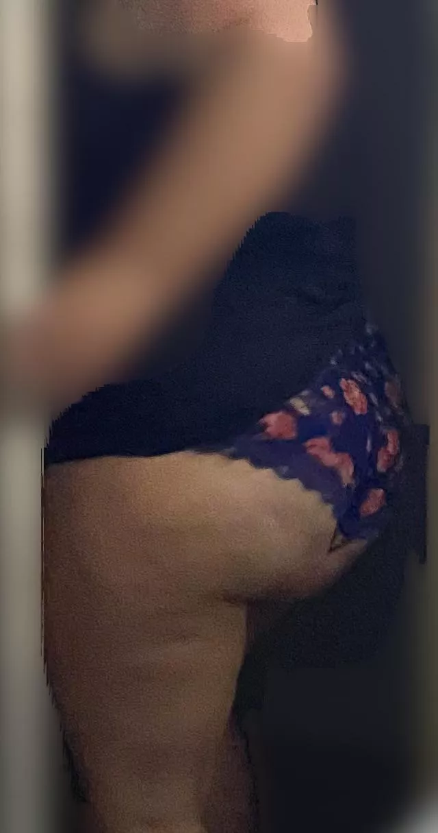 My mombod ass posted by 42tripleds