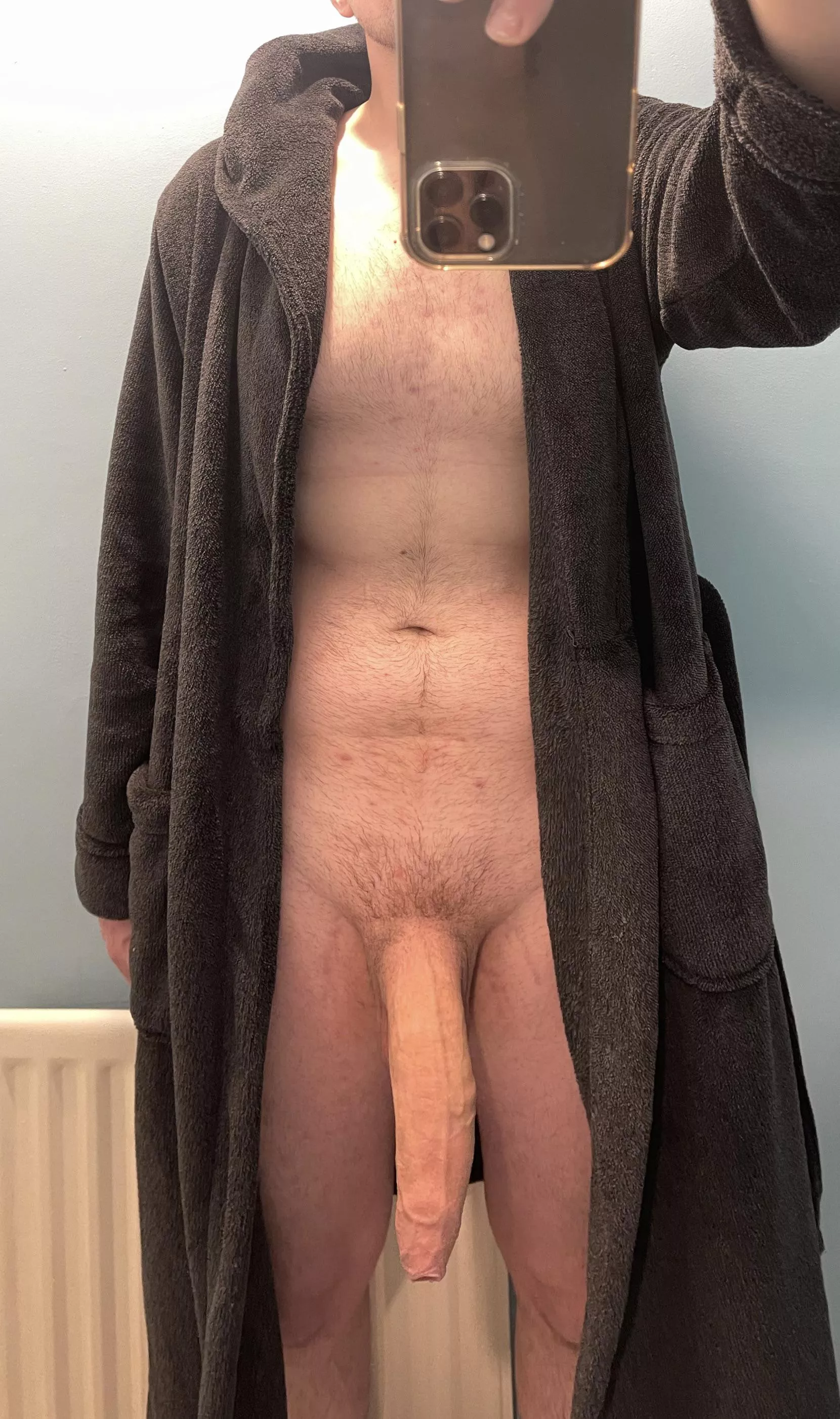 Naked relaxing day today. Say hey ðŸ˜Š posted by LargeWenus