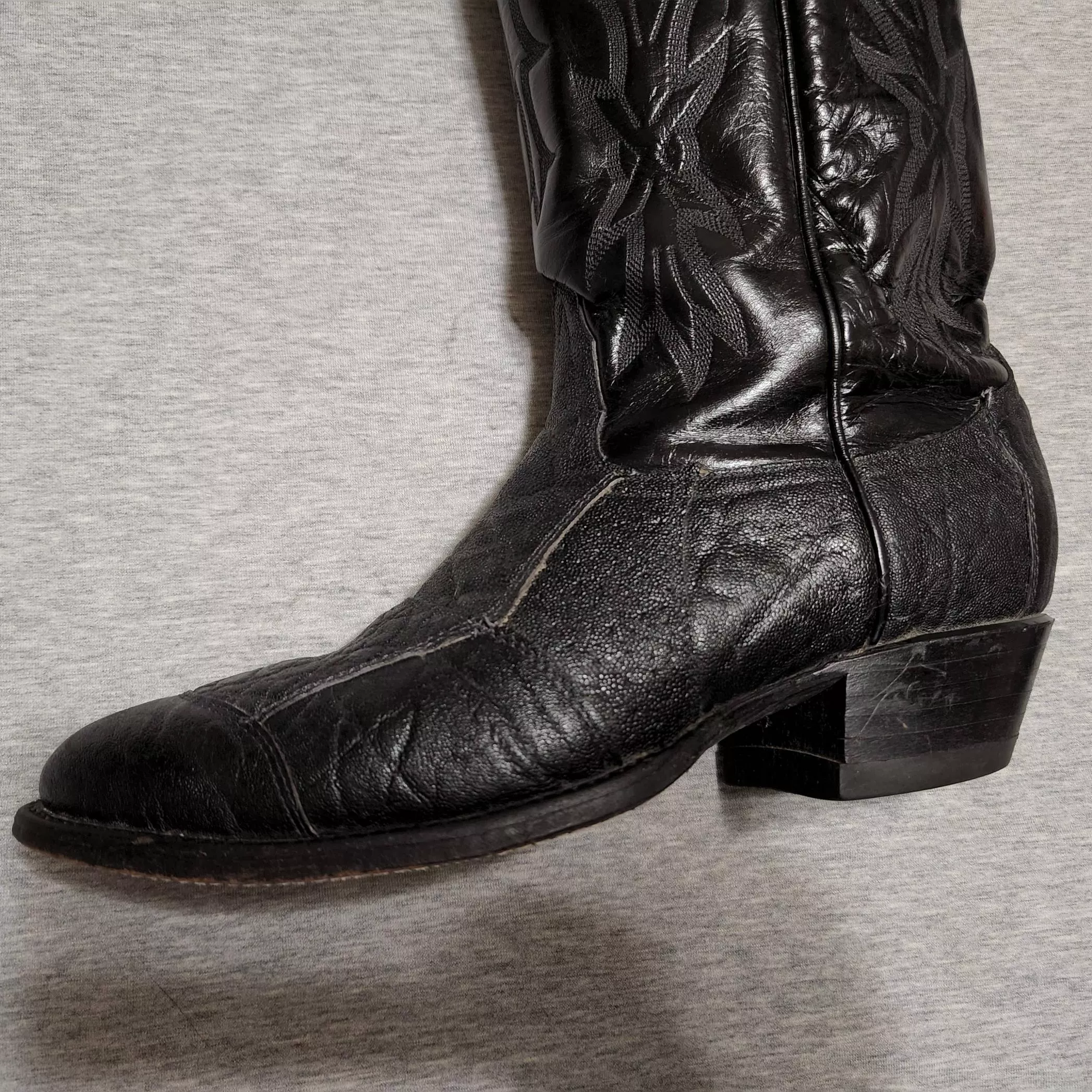 Need help id'ing this leather on black label tony lama boots posted by gablekevin