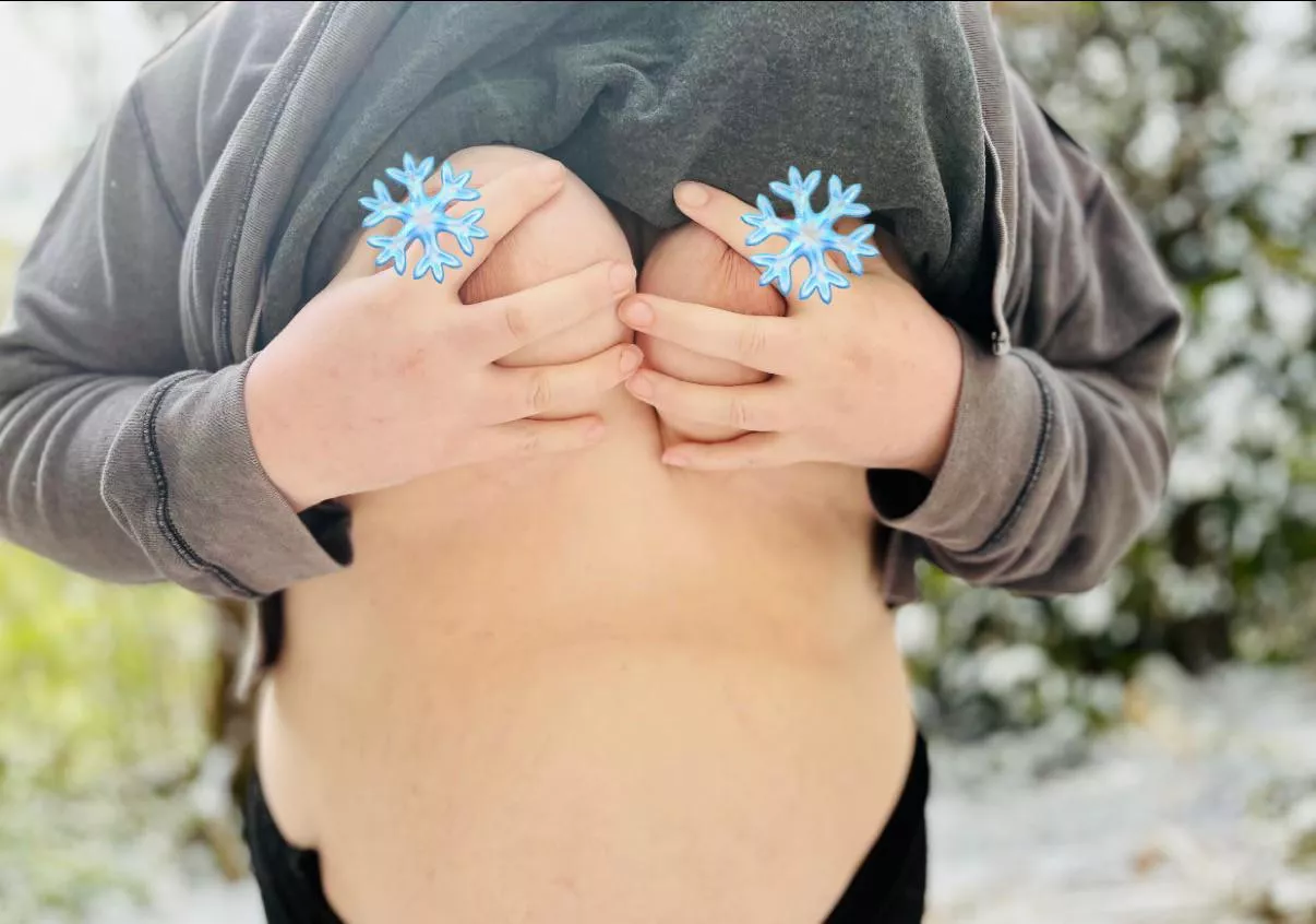 Nipples so hard I could cut icicles! Wanna warm me up? ðŸ˜˜ posted by Sad-Philosopher3209