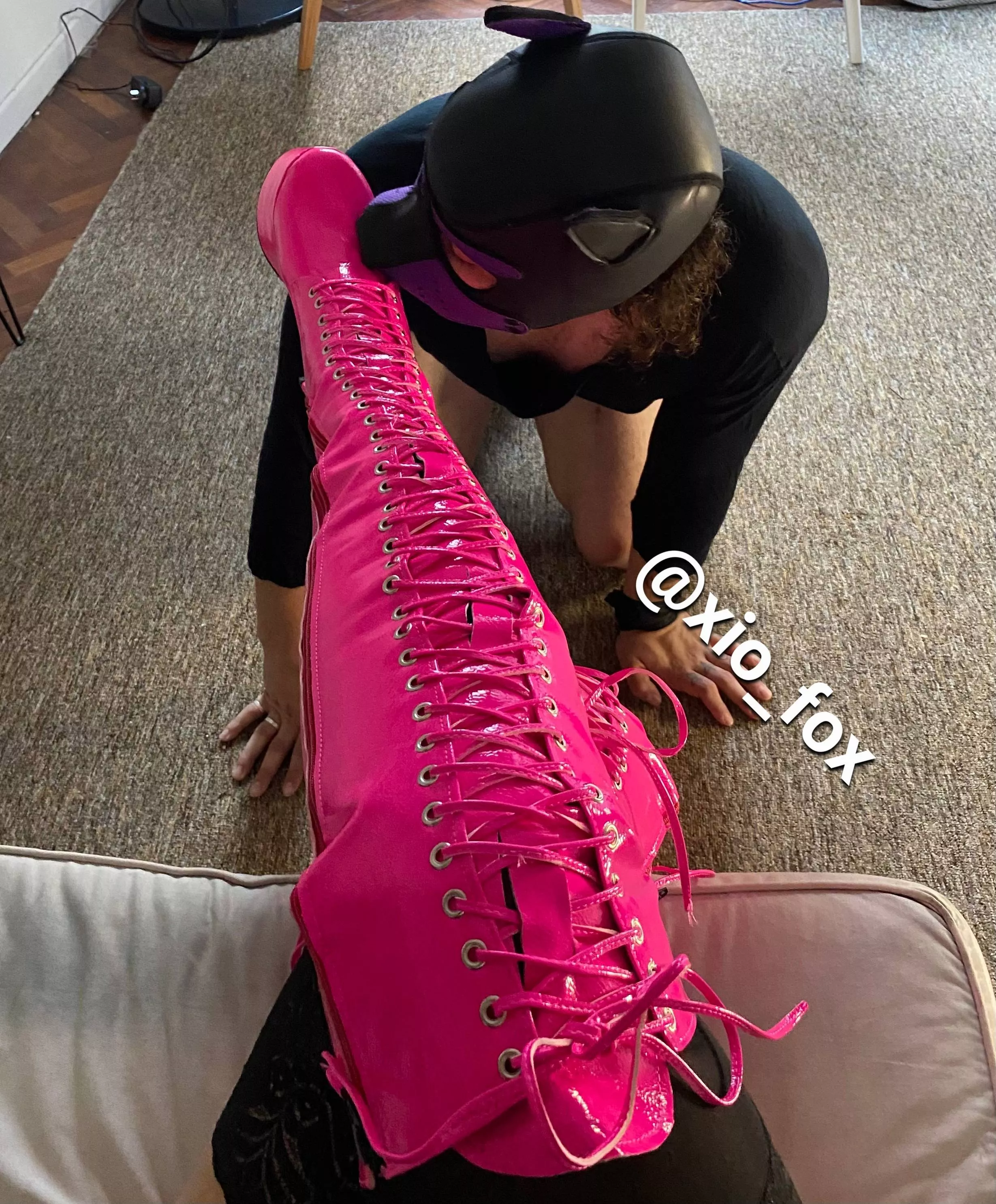 [OC] Got me a new puppy to worship my boots. My boots are new too BTW, present from a boot worshiper slave â¤ï¸ posted by XioFox