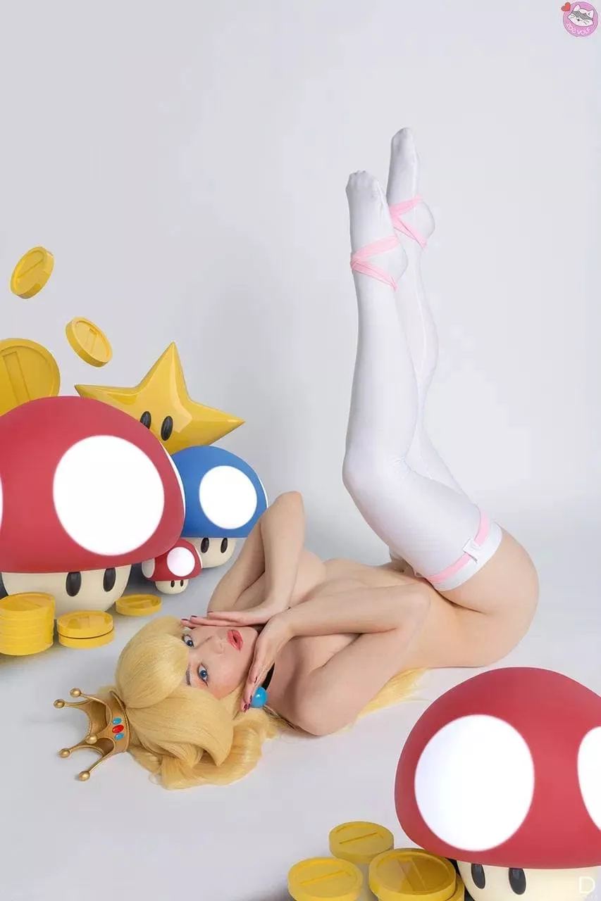 Princess Peach by ZoeVolf posted by ZoeVolf