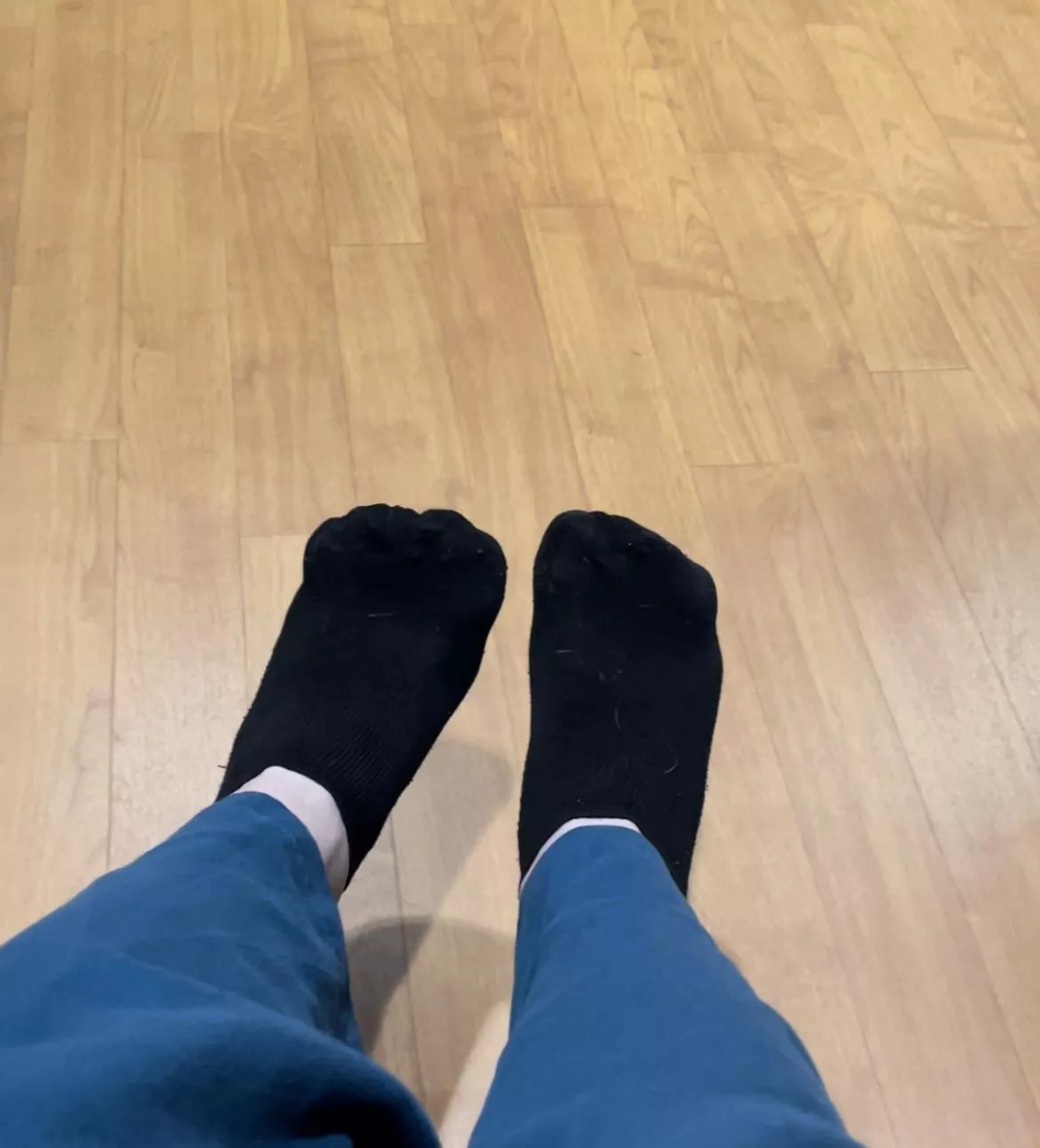 Quick pic of these black socks posted by Hotwivesfeet