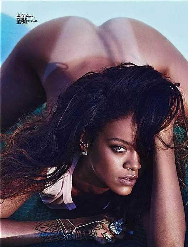 Rihanna posted by fuckingelijah95