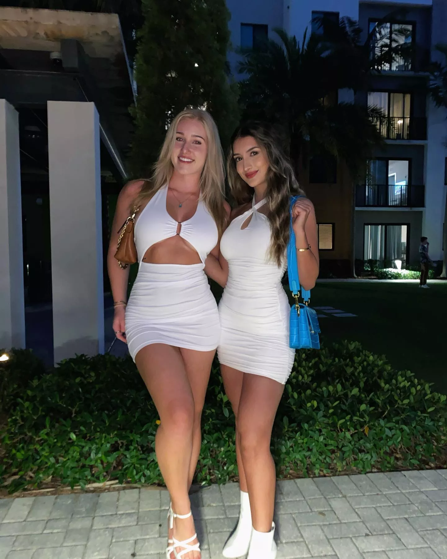 Sexy babes posted by siimple_code