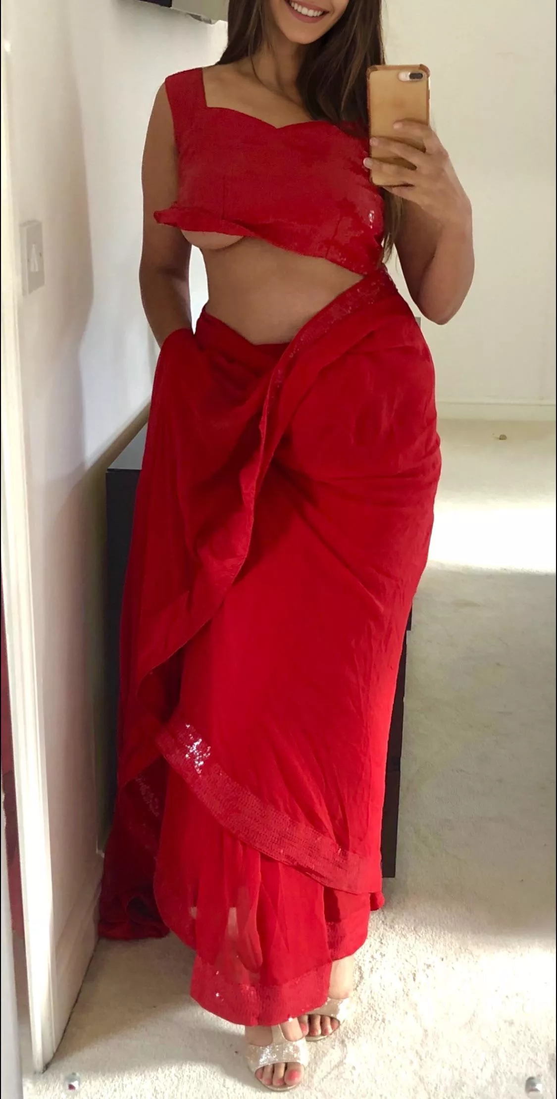 Showing underboob in a sari should be a new trend...😉🥻British Punjabi Indian posted by knightrider69x