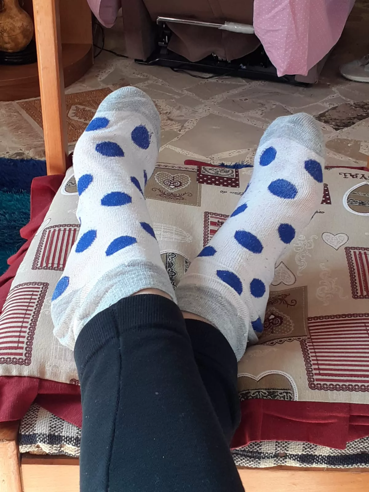 Smelling my sweaty socks makes you so horny 🤤 [female] posted by giuliainitaly