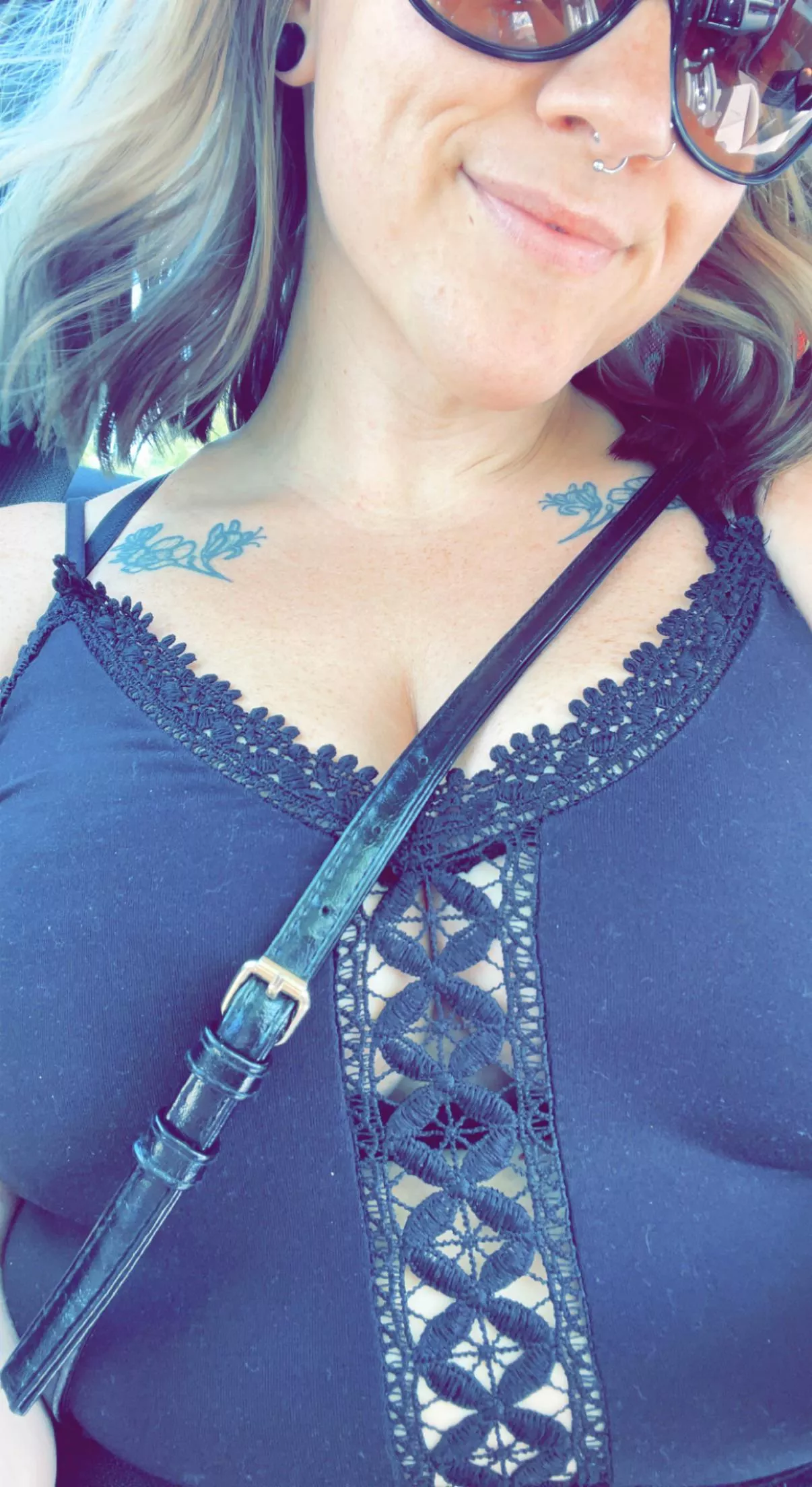 Sneaky cleavage 😏😏 posted by RiverrrFae