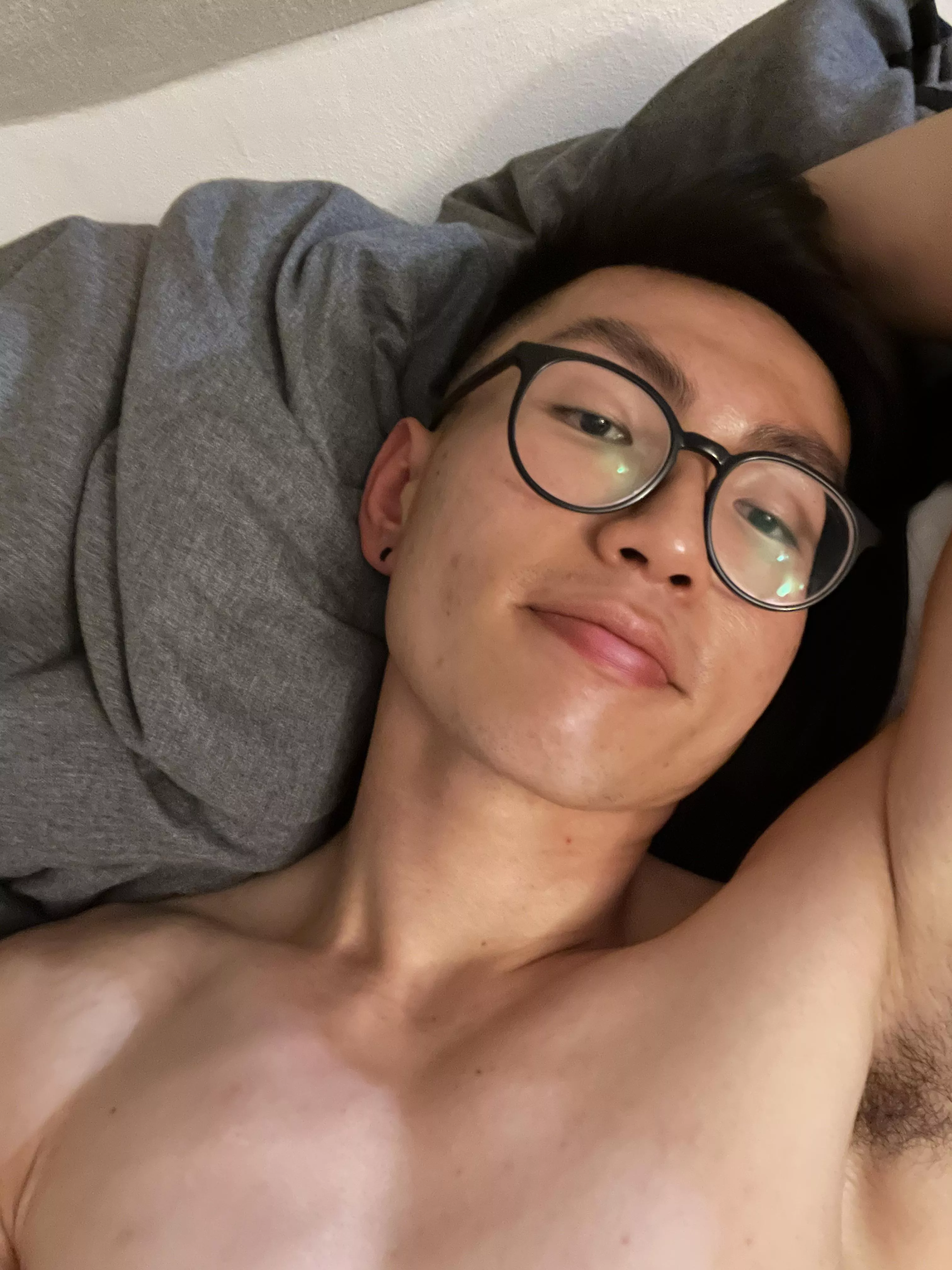 Sometimes the lighting is good, and it reminds me that I need to shave my armpits posted by jh_s96