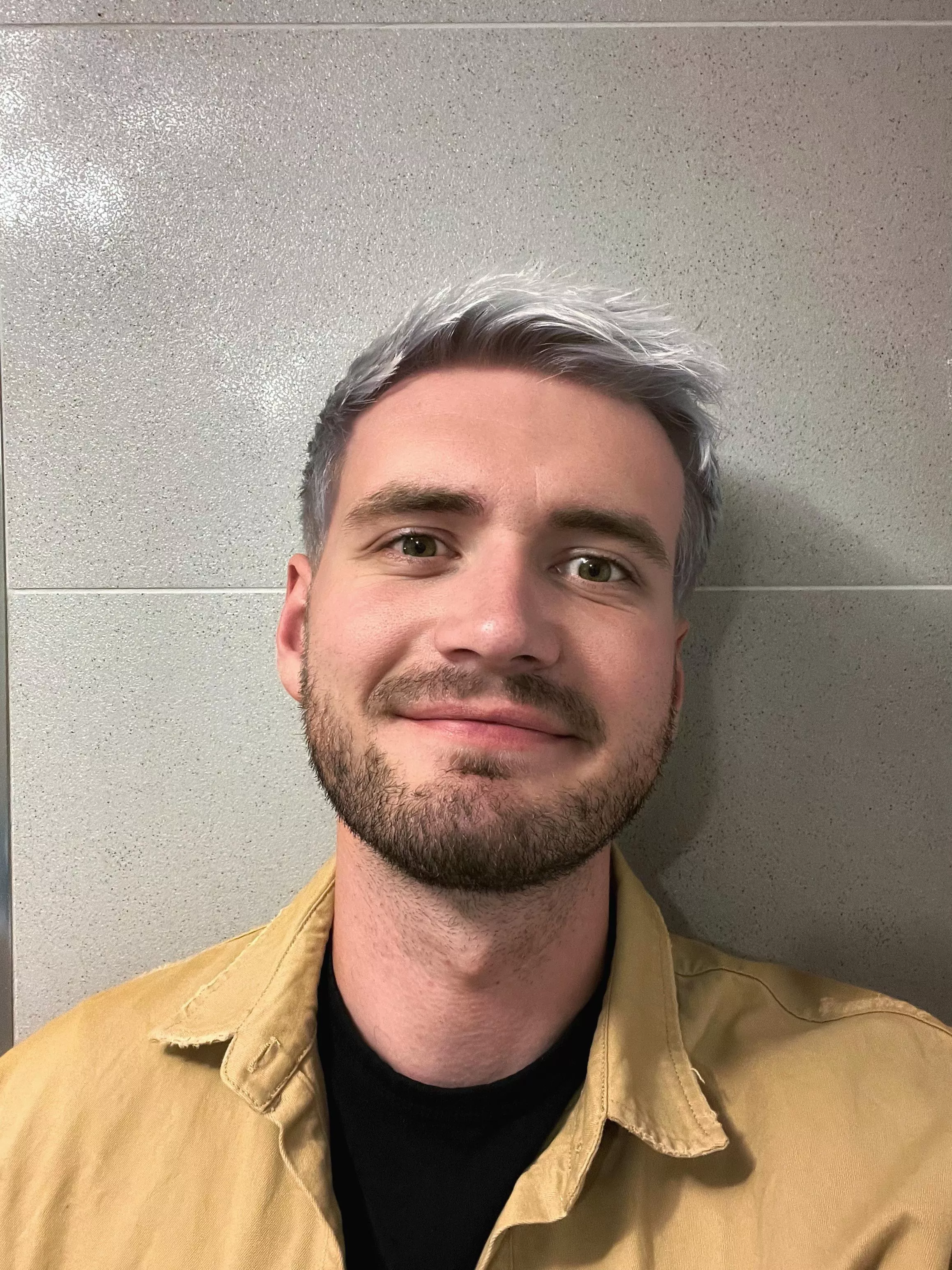 started to blend in with the tiling 💇🏼‍♂️ posted by awitlesssir