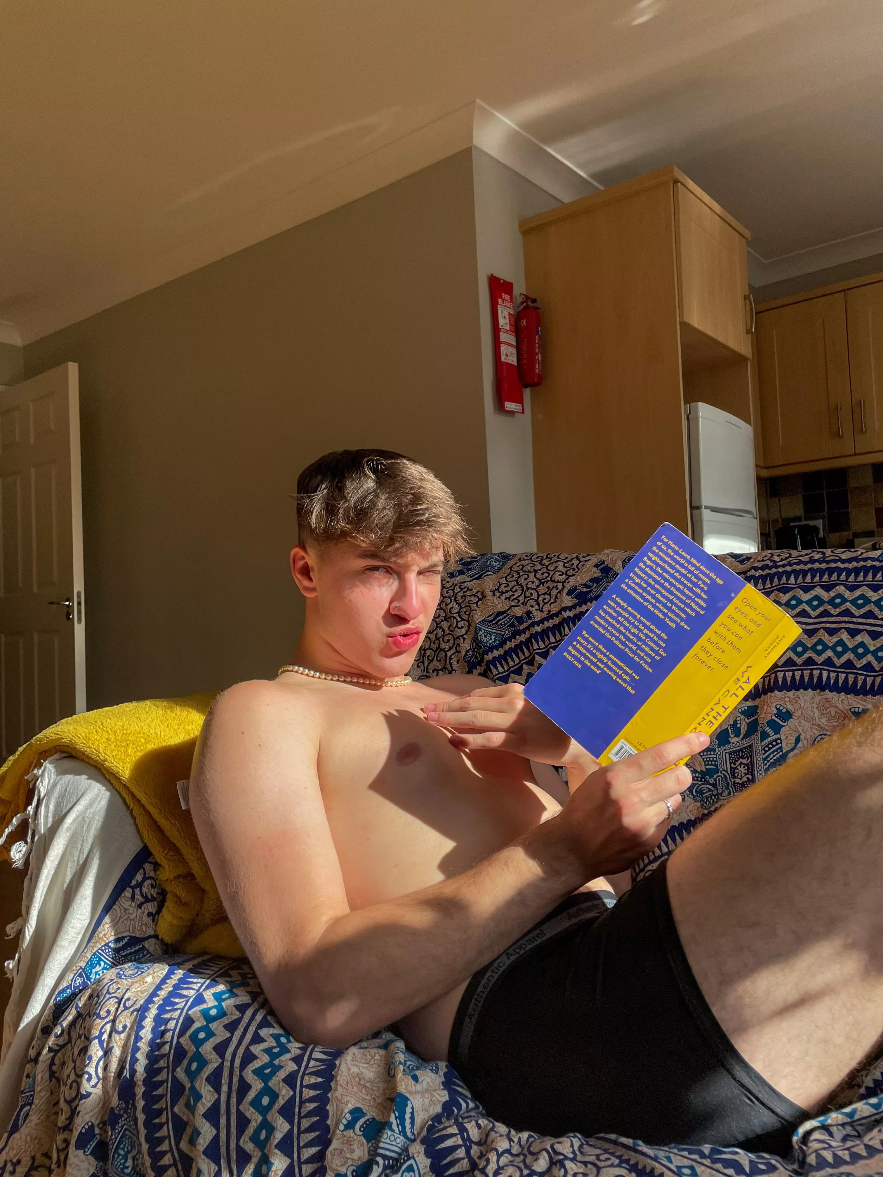 sunlight + book = heaven posted by tylereire