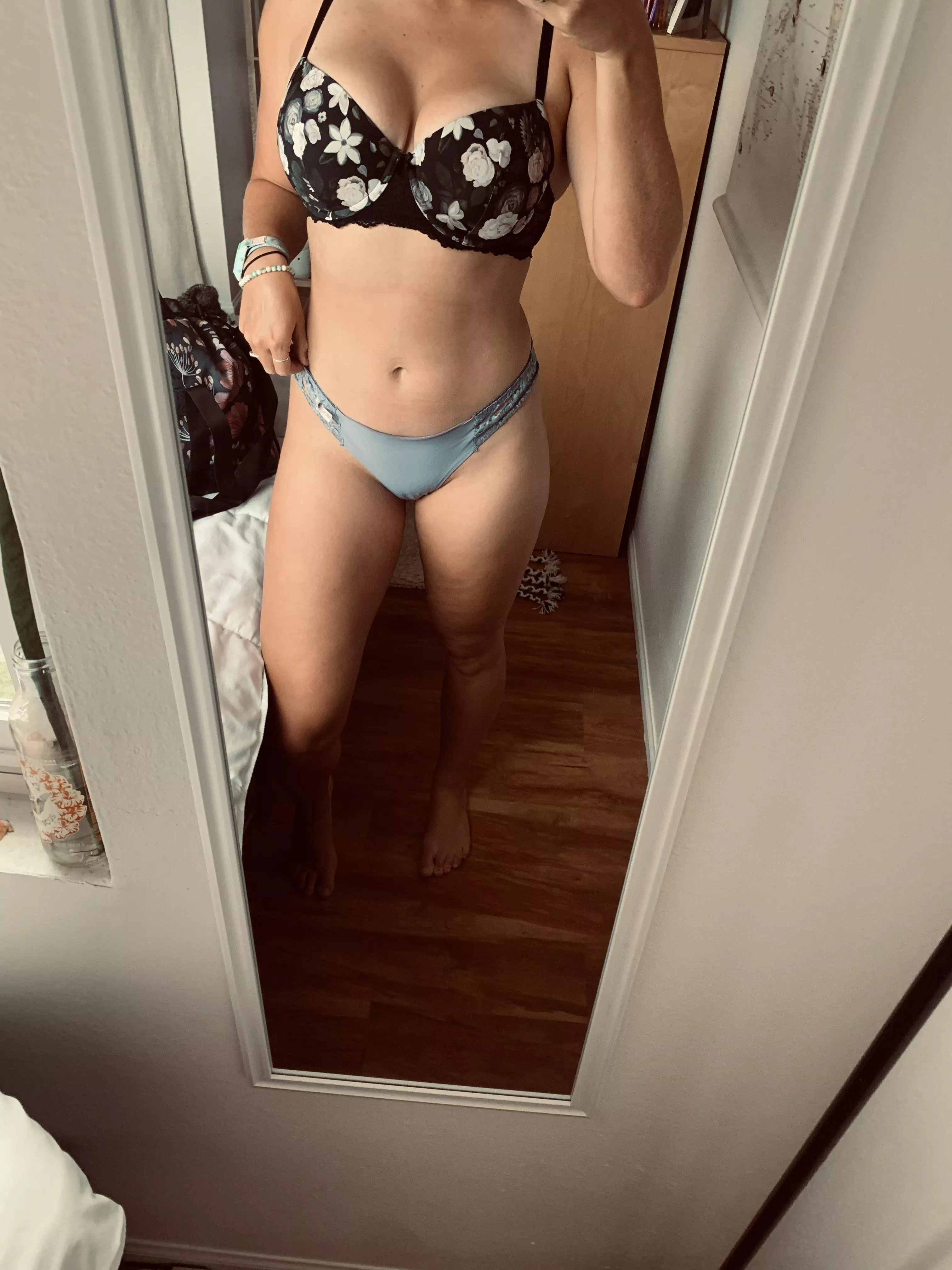 Teachers not matching but it wonâ€™t matter when theyâ€™re off ðŸ˜ [f] posted by Beachbabetravel