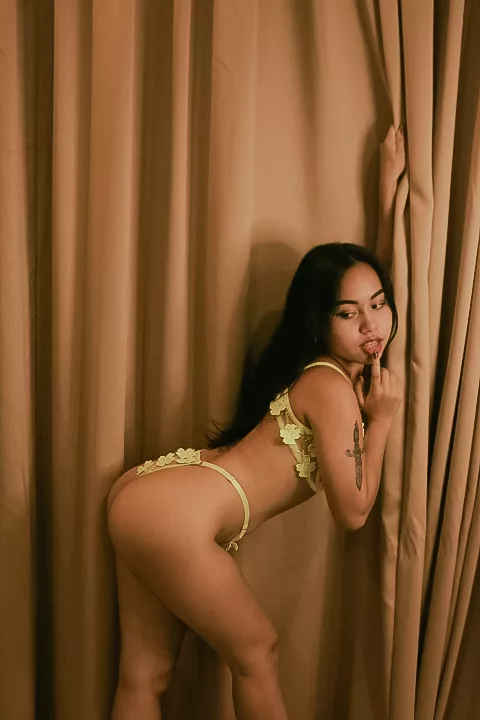 This booty would look better with your hands on it. posted by RosieVerita