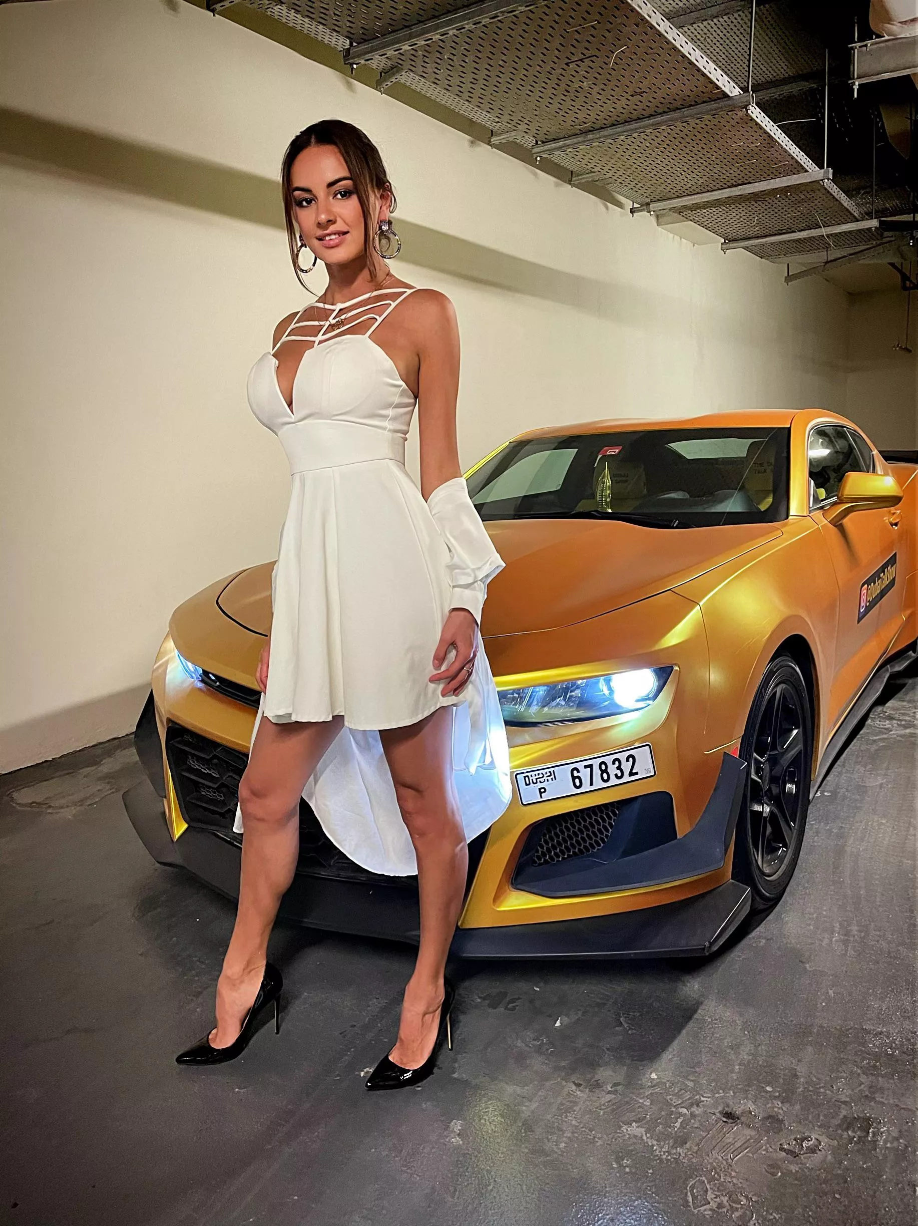 Time to night out in my sexy white dress and my golden car posted by Tamara_Sunshine