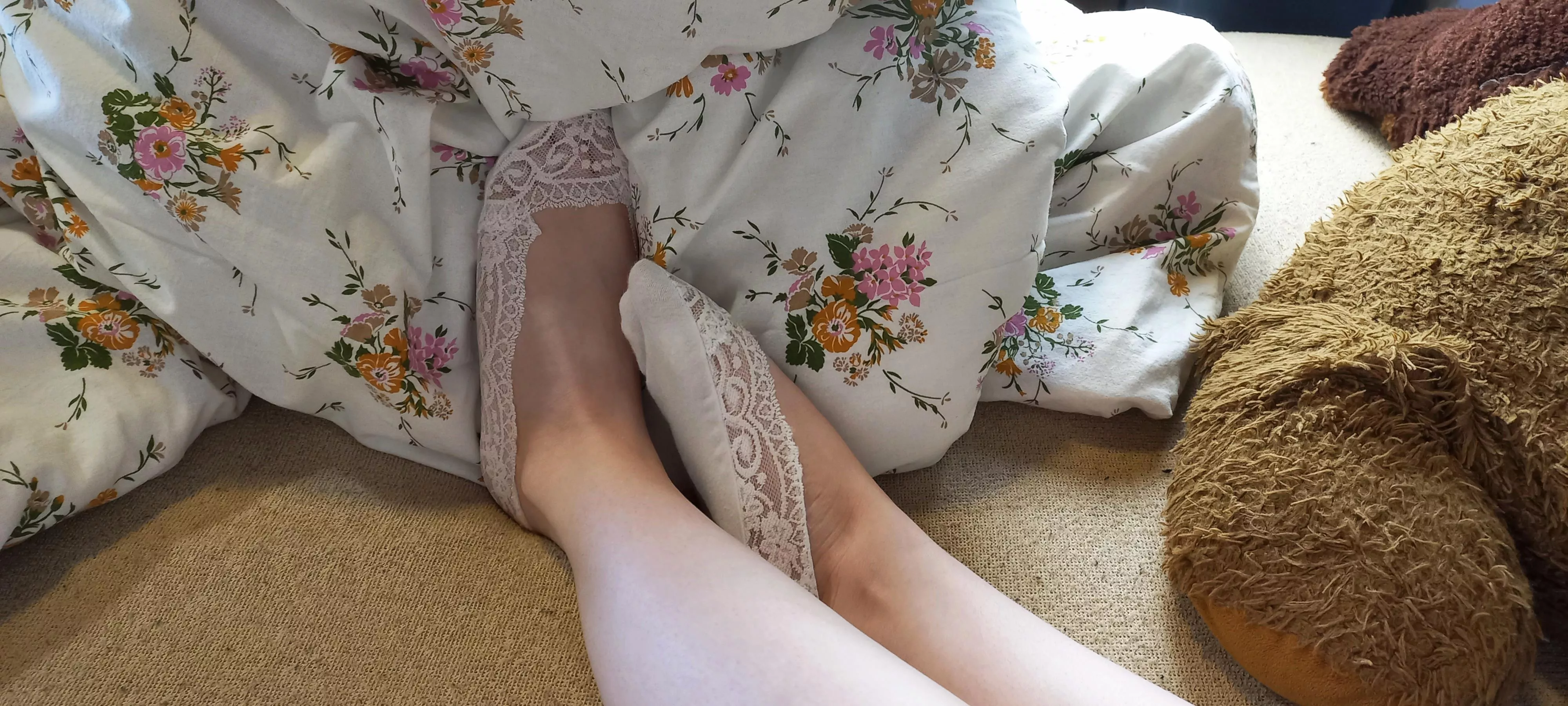 tiny lace socks i've found during spring cleaning💖 [f] posted by lighthousechan