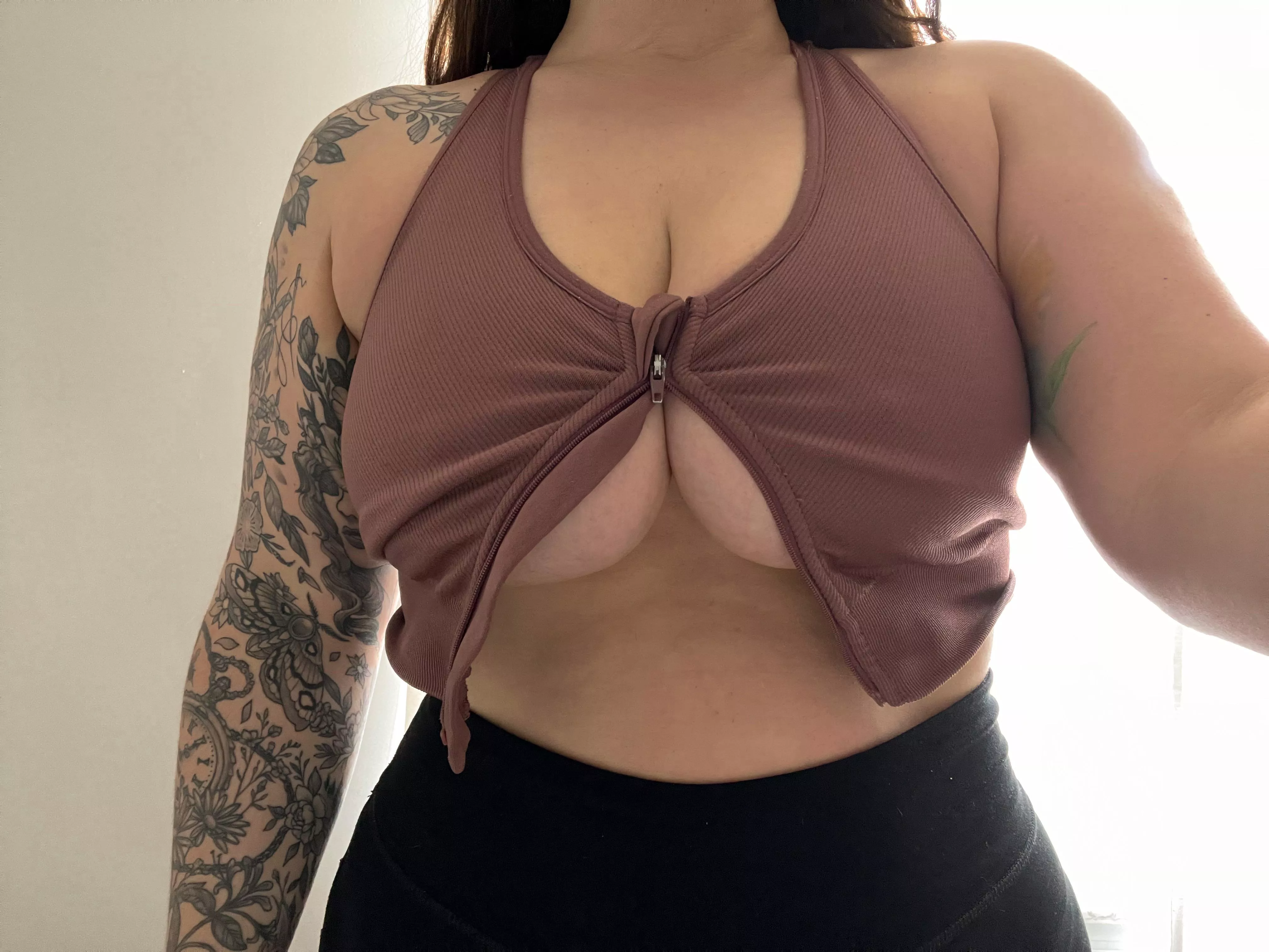 tits so big they busted my zipper 🙈 posted by olivejune69