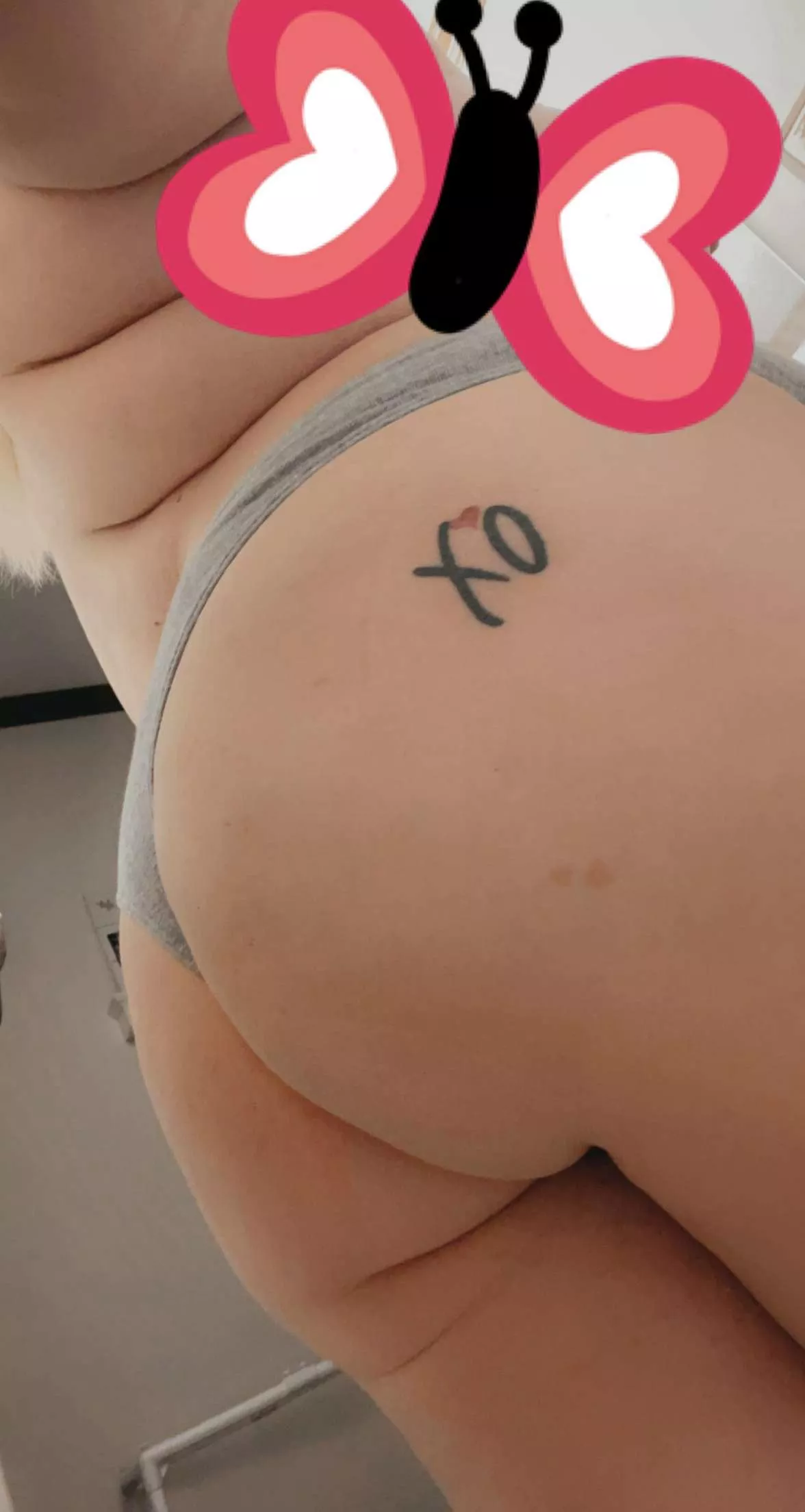 upvote if you like milfs dm for deals posted by TrapQueen26