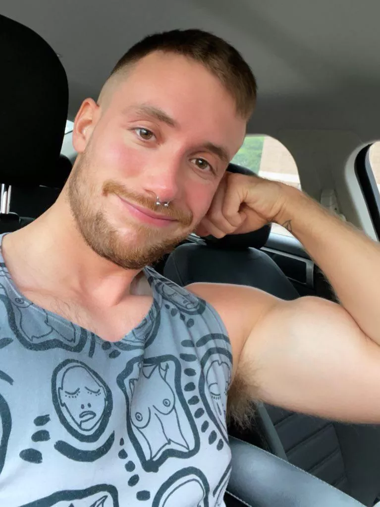 Wanna touch my bicep? posted by Gabs0n