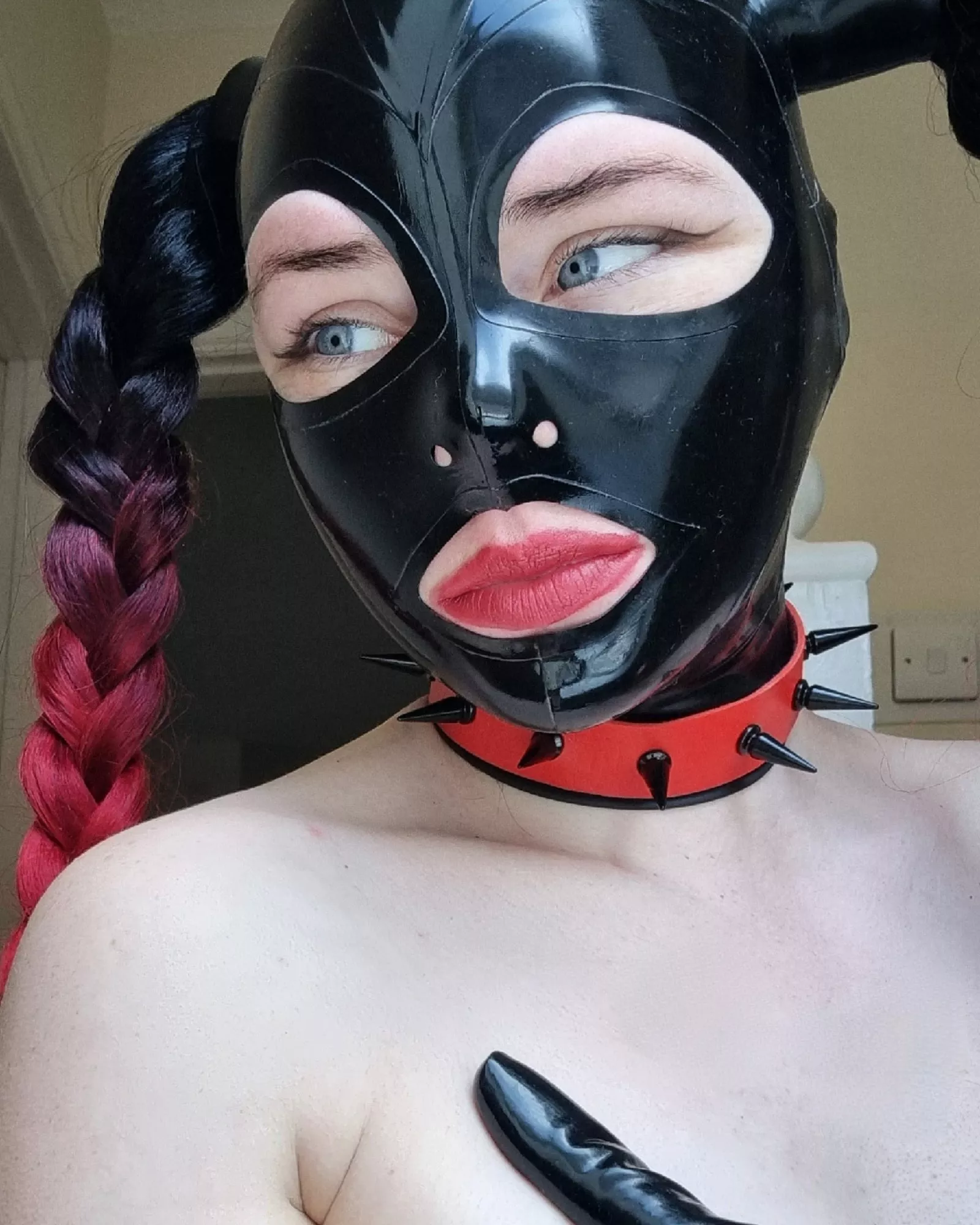 was feeling hot for full latex 😈 posted by rubber_scarlett