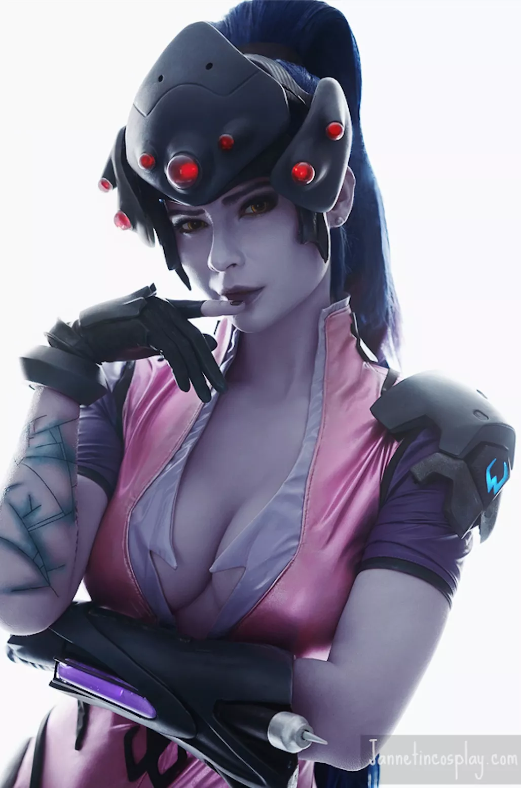 Widowmaker (Overwatch), by JannetIncosplay.~ posted by JannetIncosplay