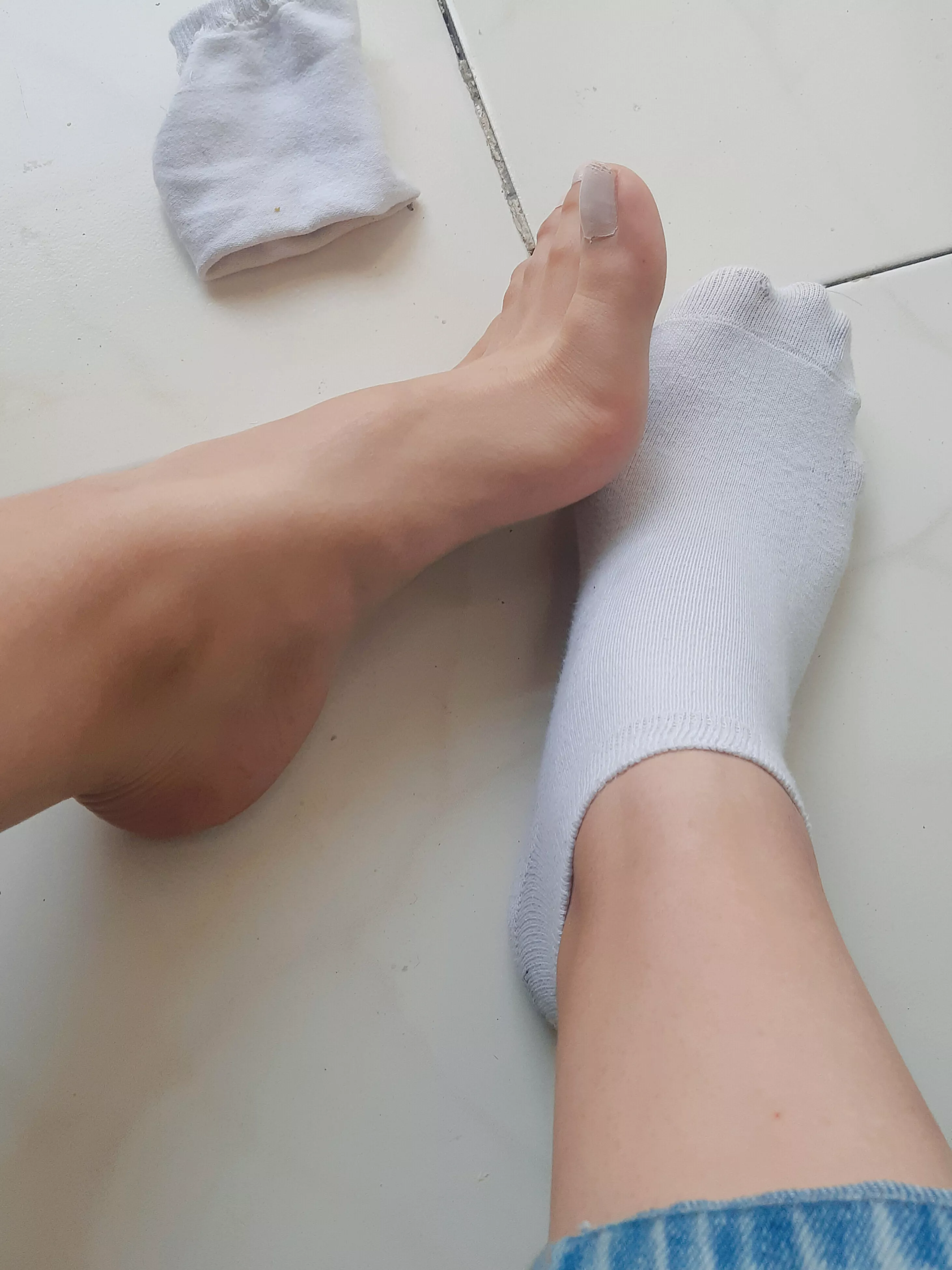 WITH OR WITHOUT 🧦? [OC] [female] posted by itsbiancaromano