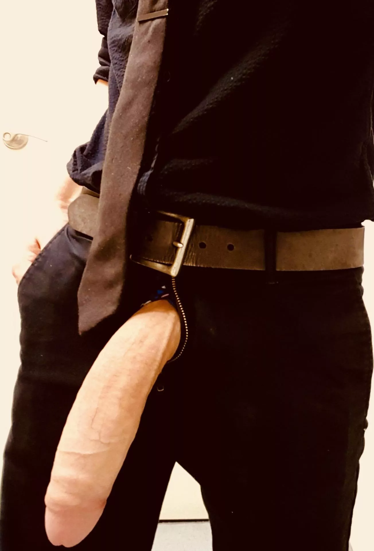 Work outfit ðŸ˜‰ ðŸ’¼ ðŸ‘¨ðŸ»â€ðŸ’¼ posted by darkmeat2022