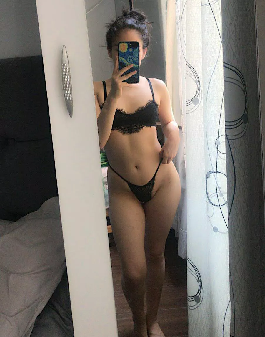 Would you fuck me? Im 19 and 4â€™9ft tallâ˜ºï¸ posted by freaksexn