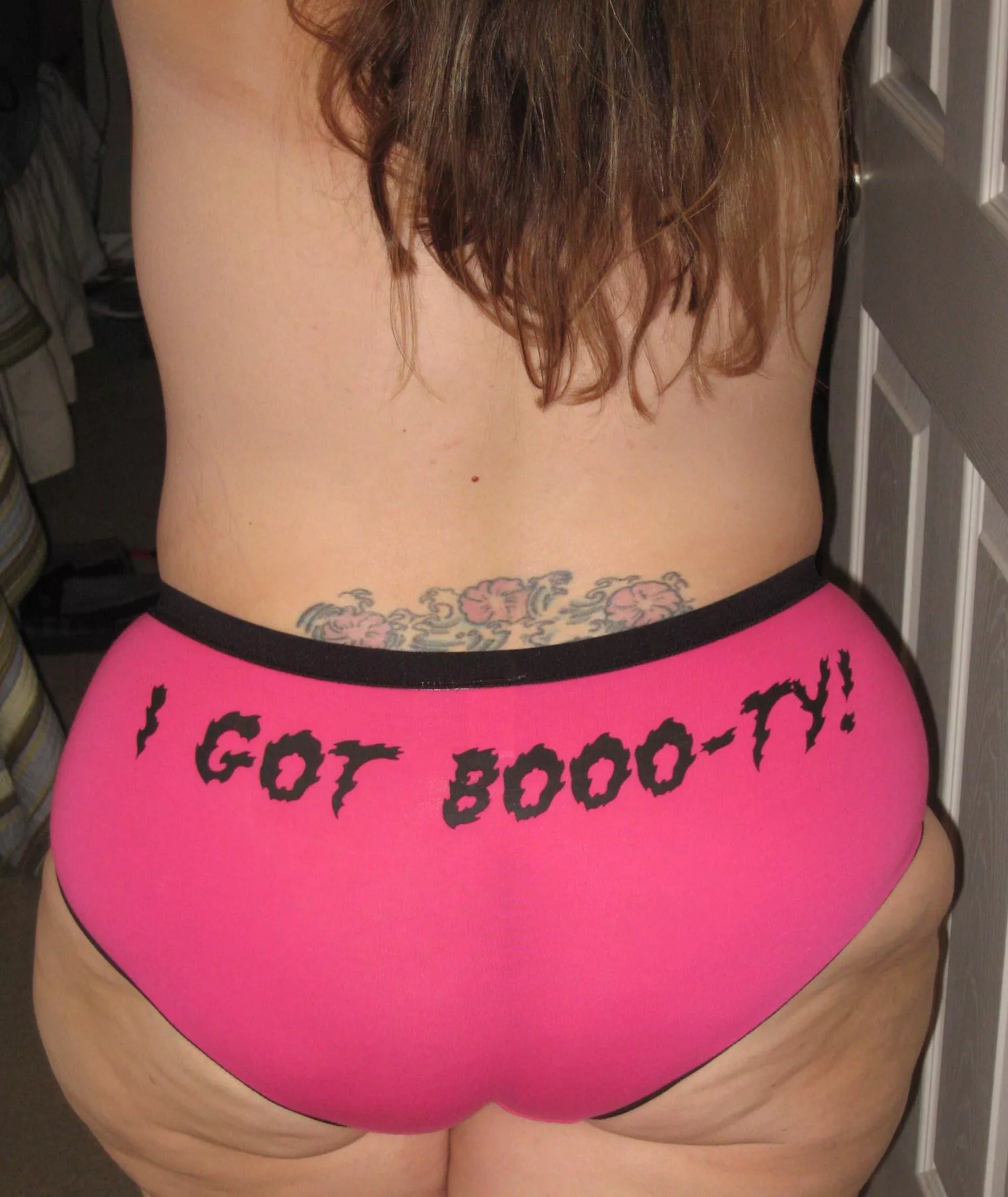 You want booty? I got booo-ty! Cum get a piece. posted by zoeysjuicybooty