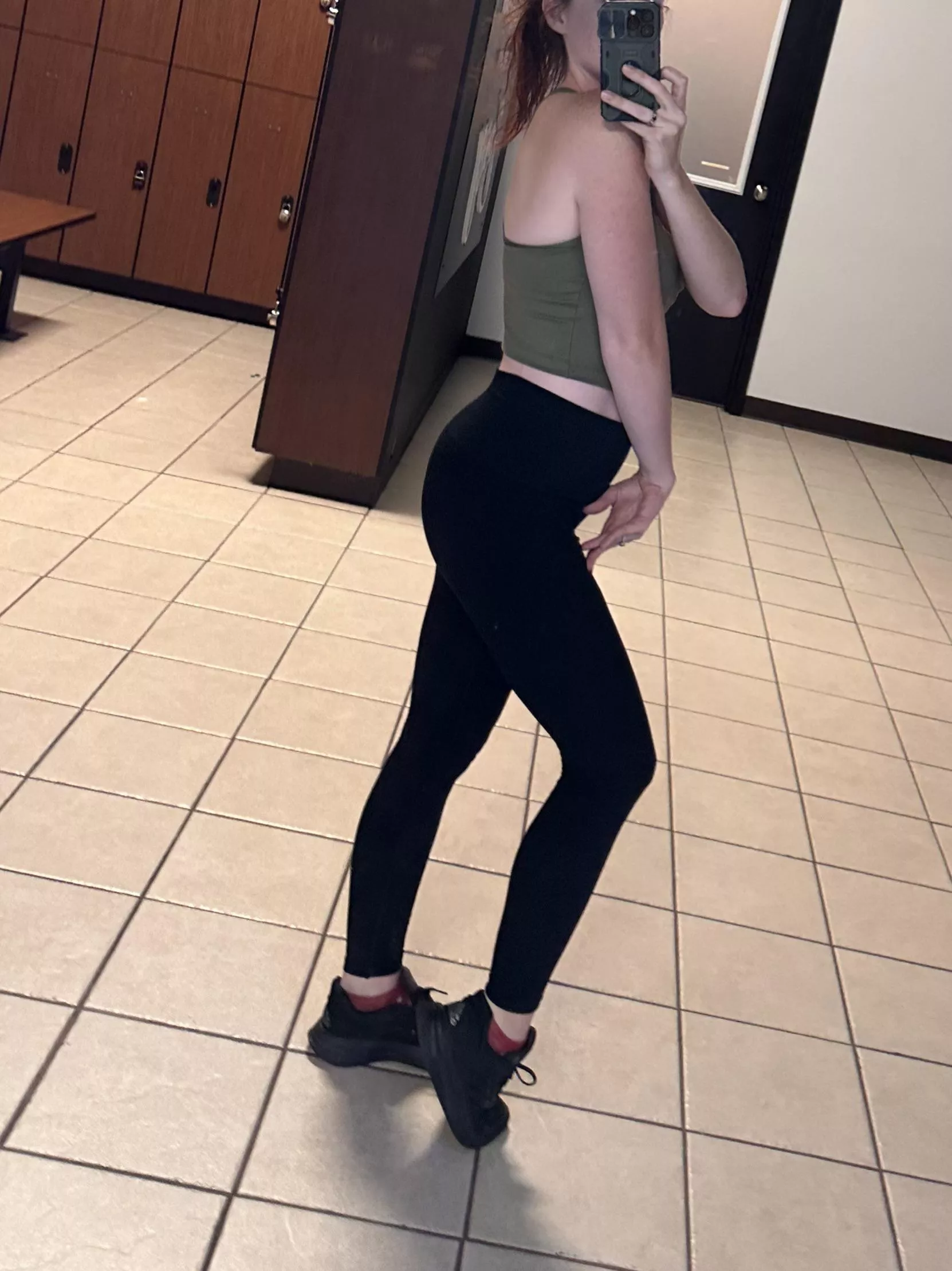 Friday gym selfie [f] posted by Cay_Bakes