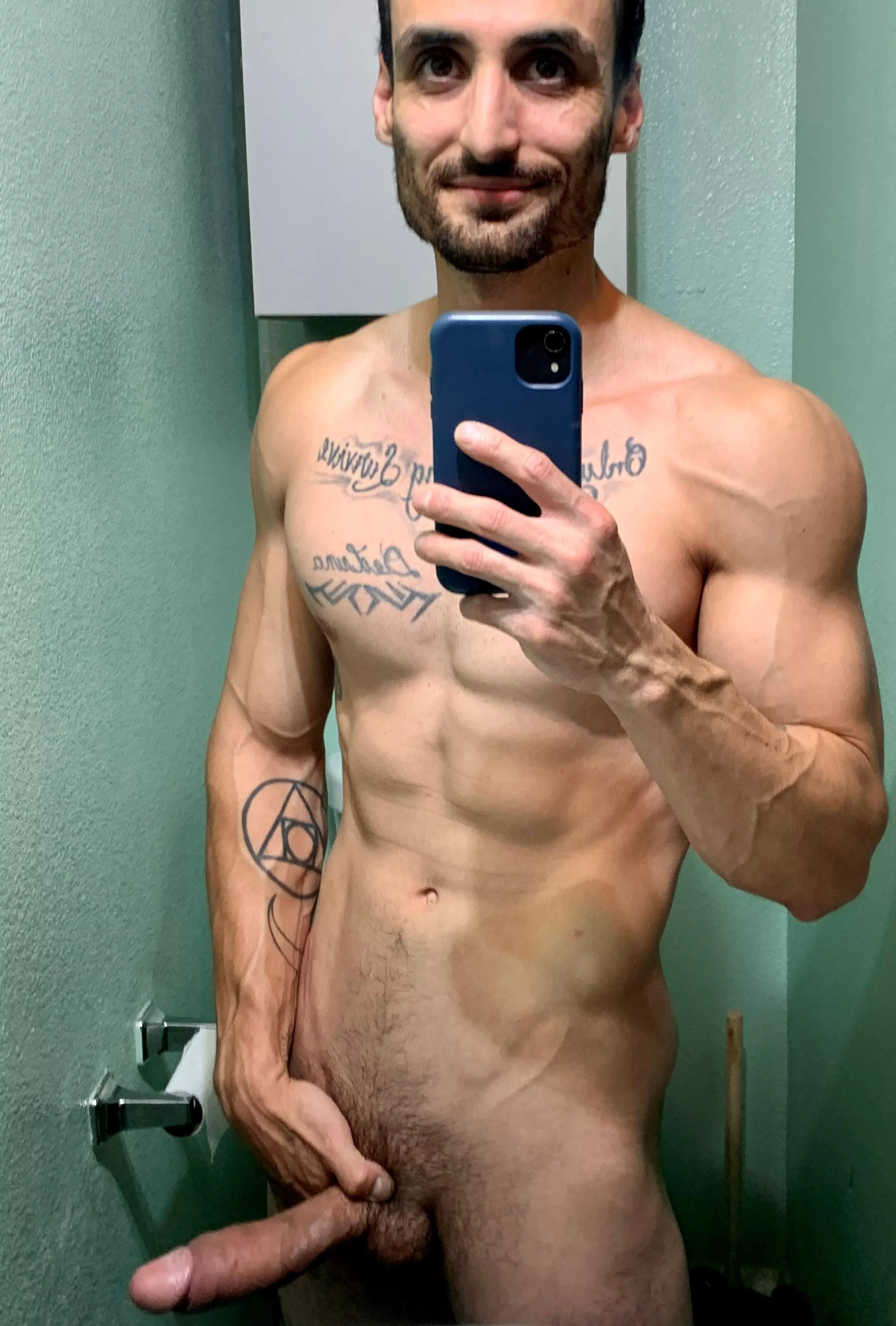 the pump is real after this gym sesh [m] posted by Additional_Example93