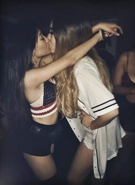 Kissing at a Rave posted by wakkaffx2