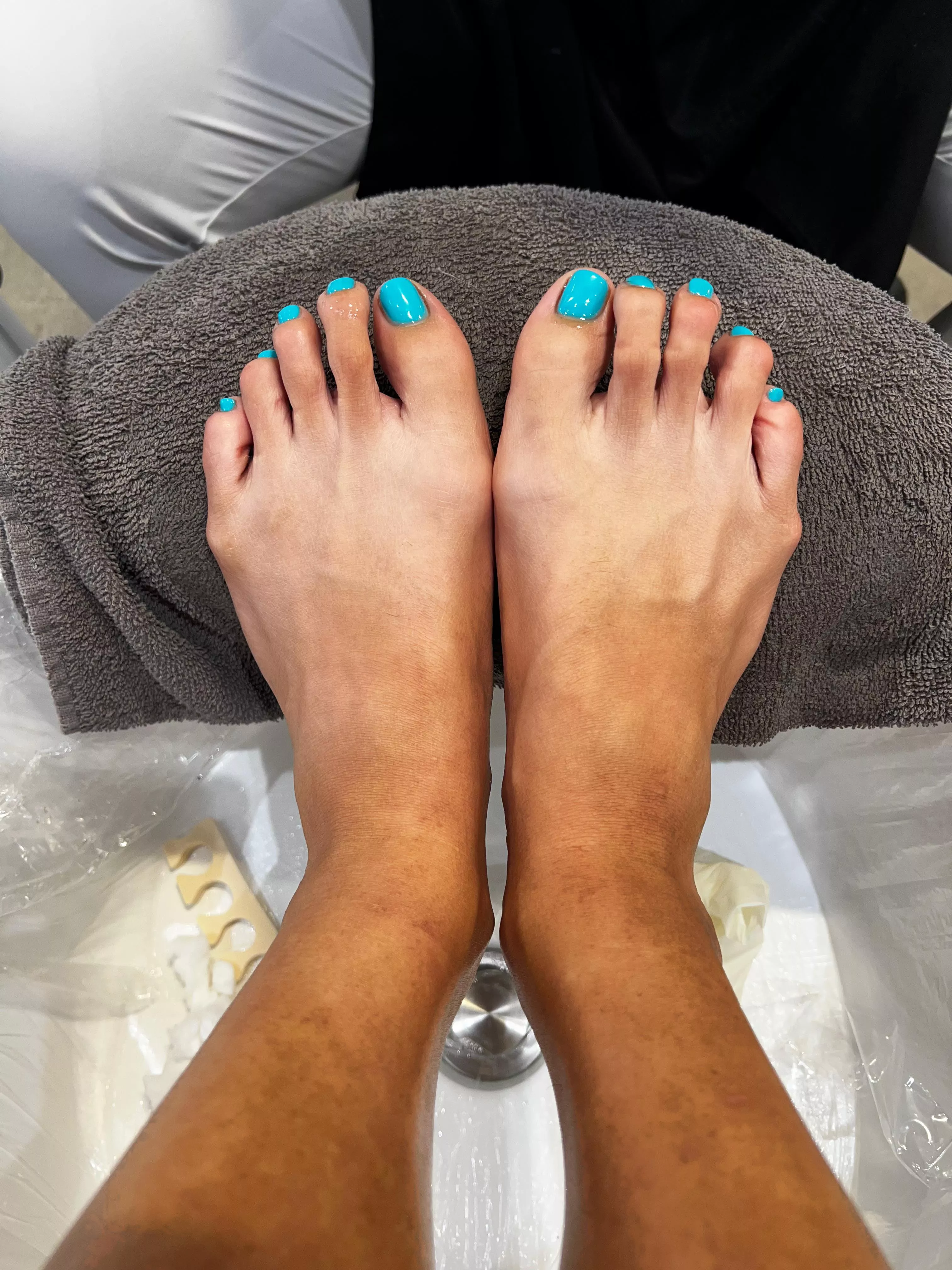 Love my new torquoise pedicure posted by MistressIceT