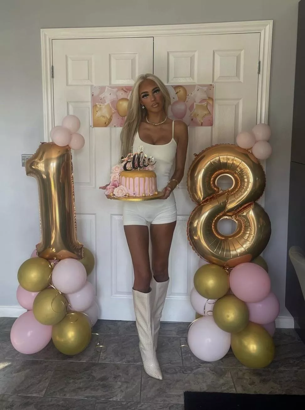 18 year old teen craving Birthday sex nudes | GLAMOURHOUND.COM