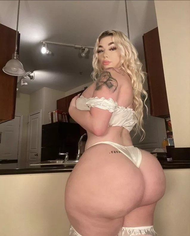 pawg just make me nut so hard posted by BigBootyHornySlut