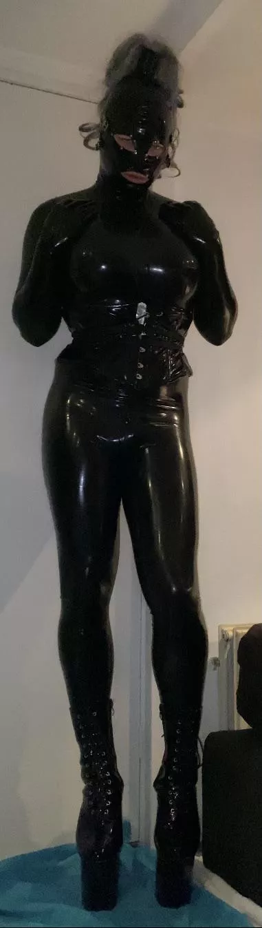 💁‍♀️ posted by Rubbersissydoll