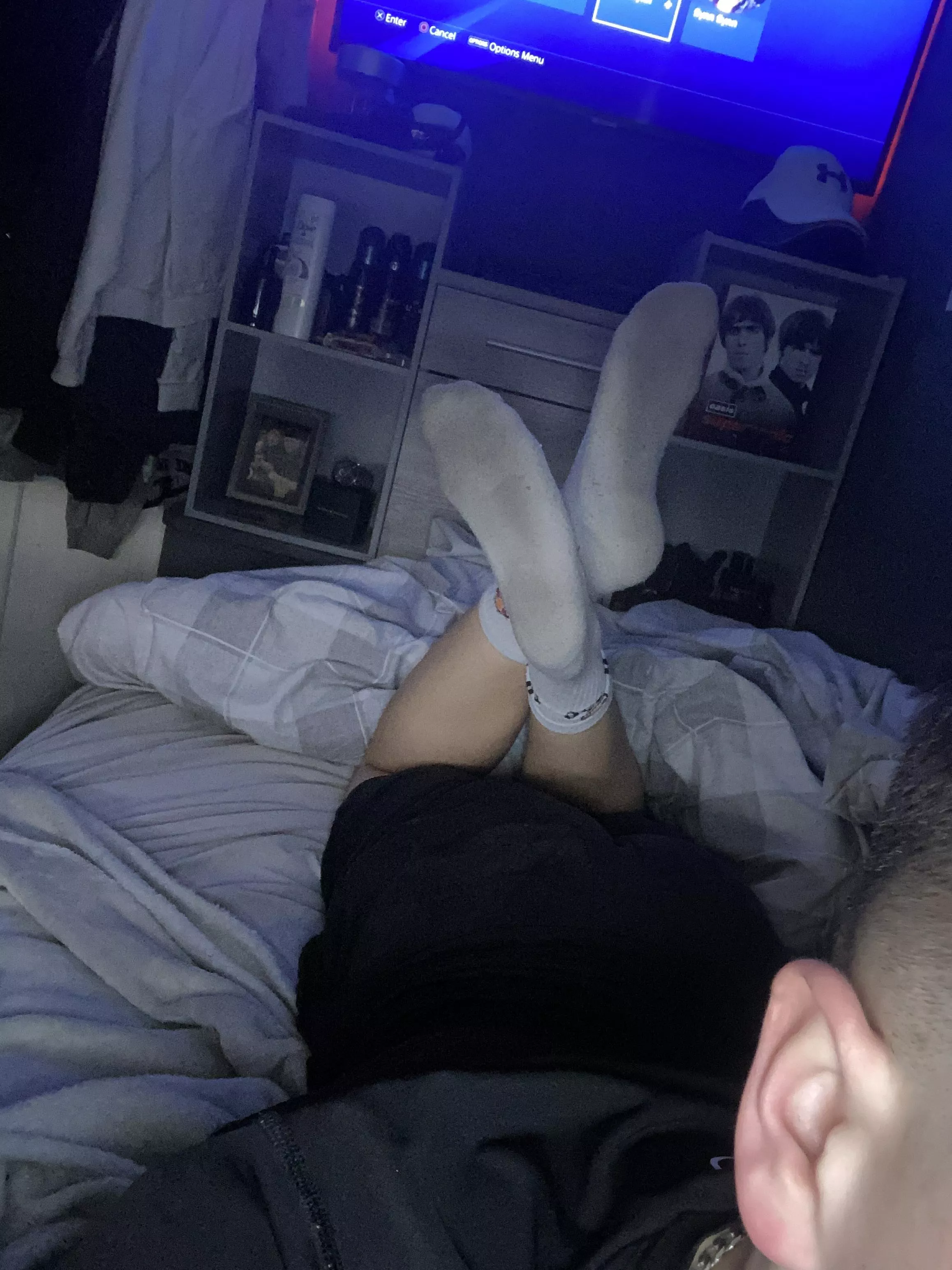 🧦🦶👅 posted by jamiej1999